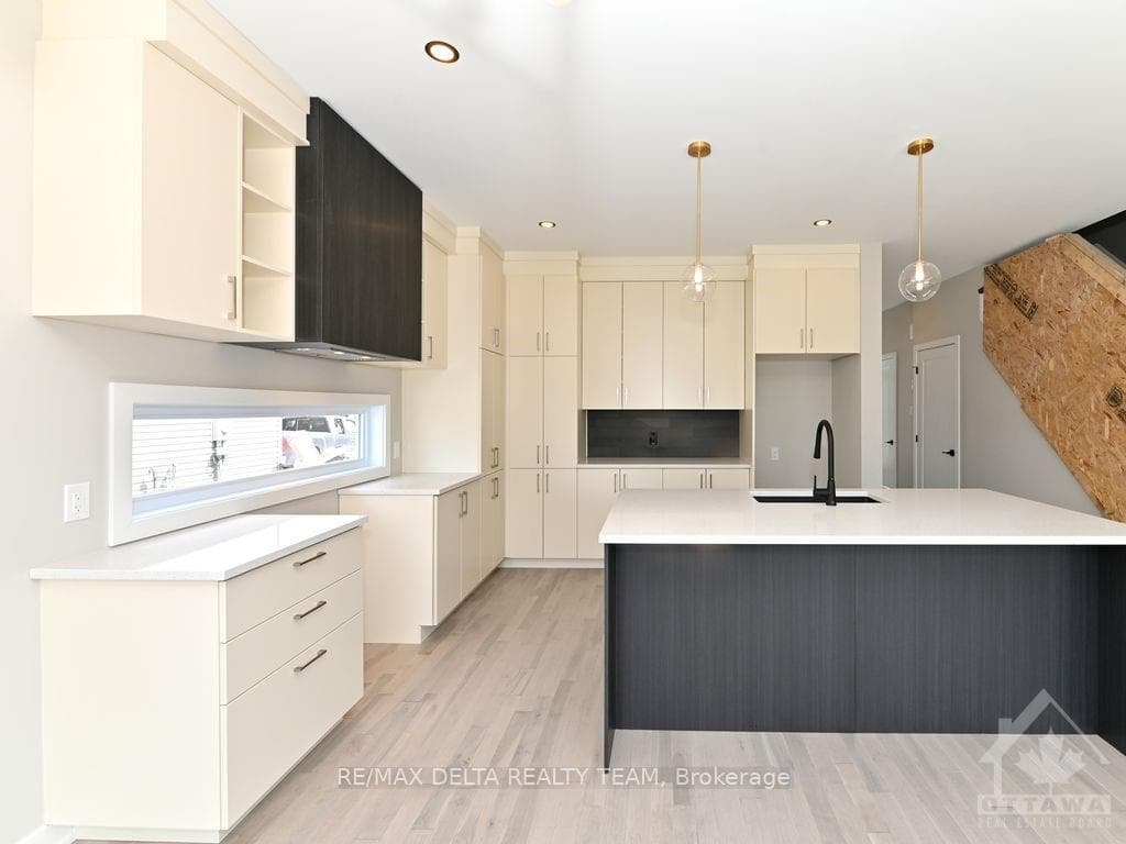 465 DENIS Street photo 7