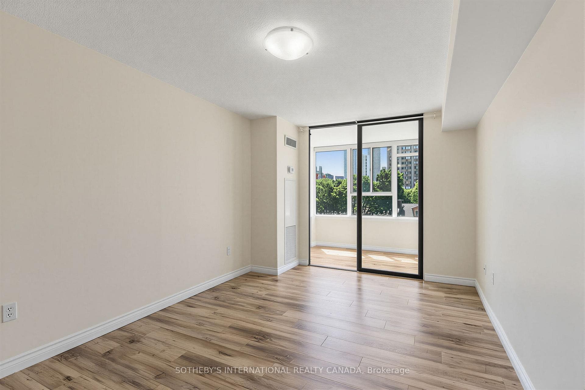 45 Carlton Street Unit 403 photo 16