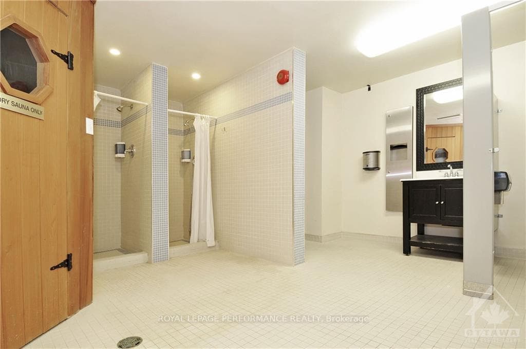 470 LAURIER Avenue Unit 303 photo 22