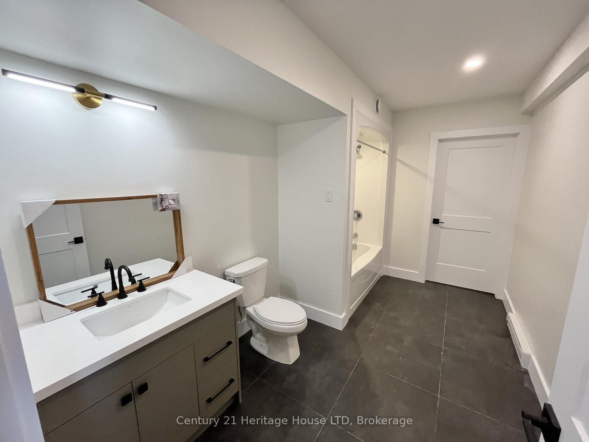 24A Valley Road photo 12