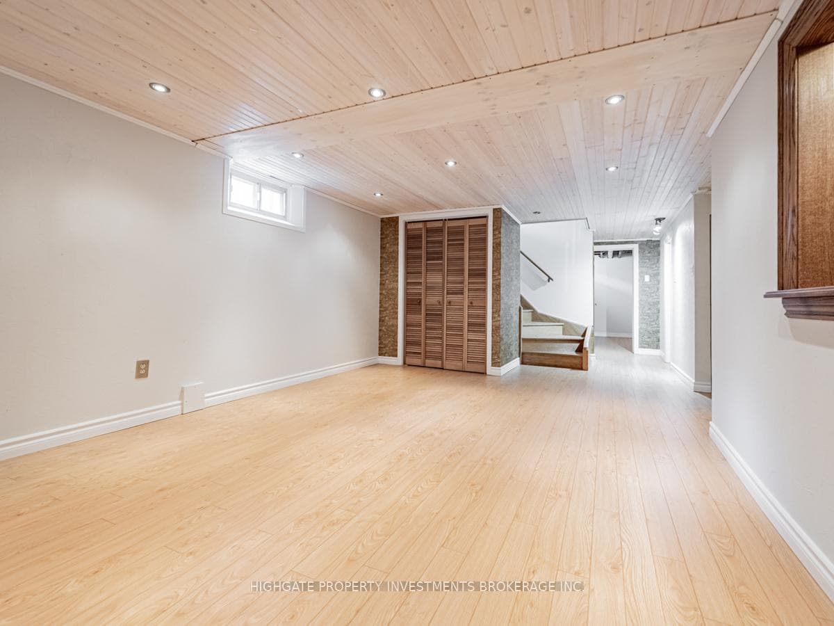 82 Ravenscrest Drive photo 18