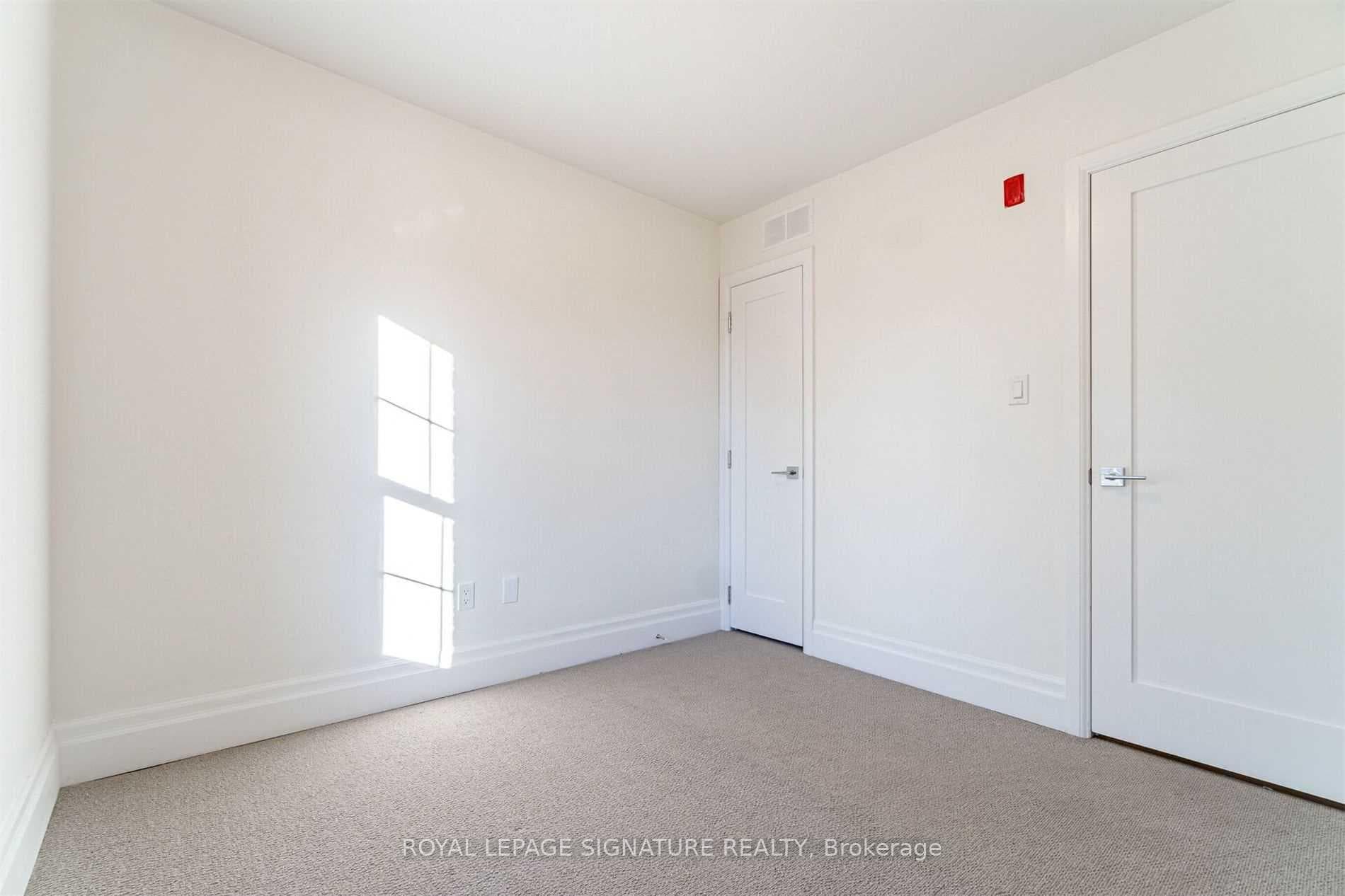 760 Lakeshore Road Unit 202 photo 11
