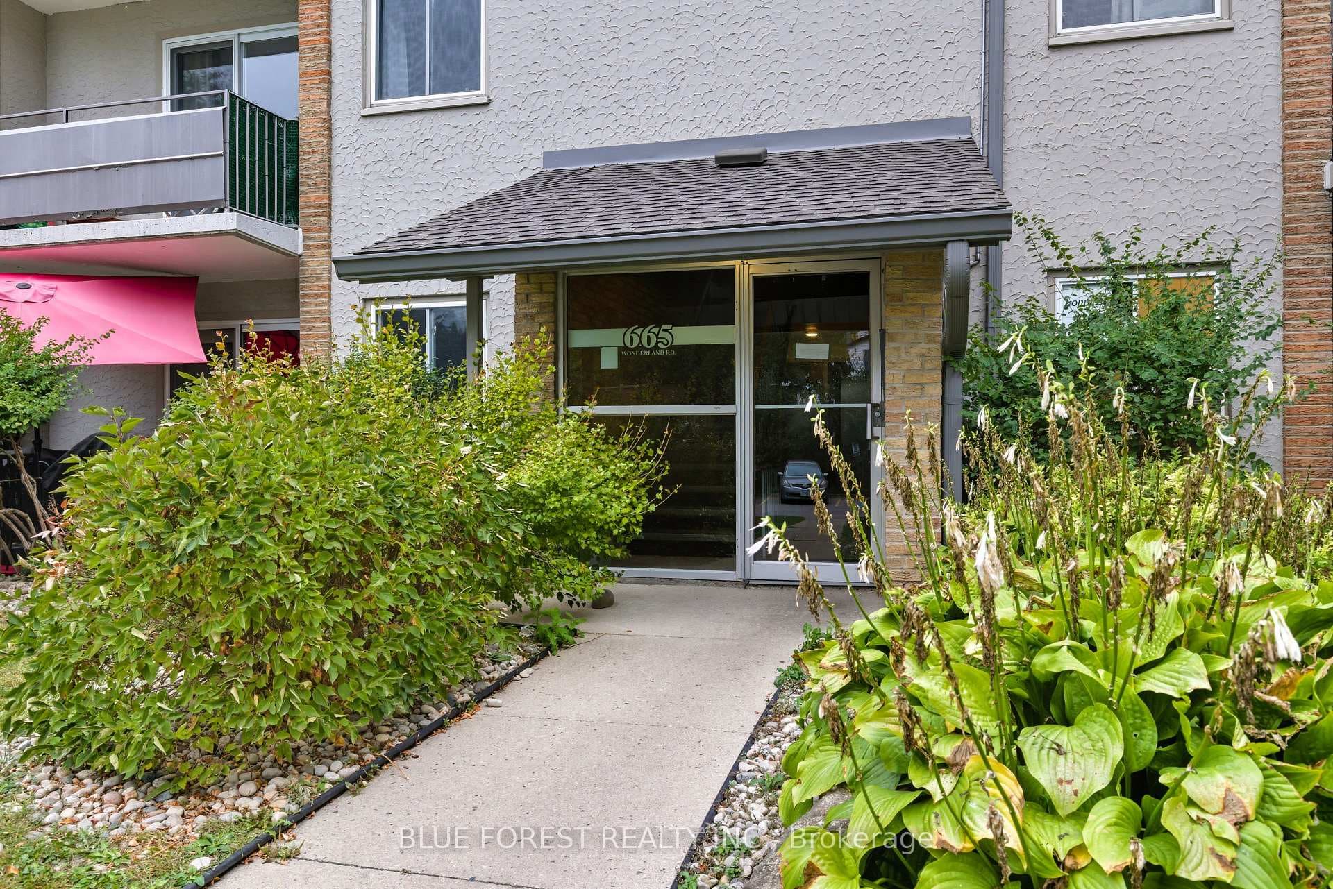 665 Wonderland Road Unit 4 photo 3