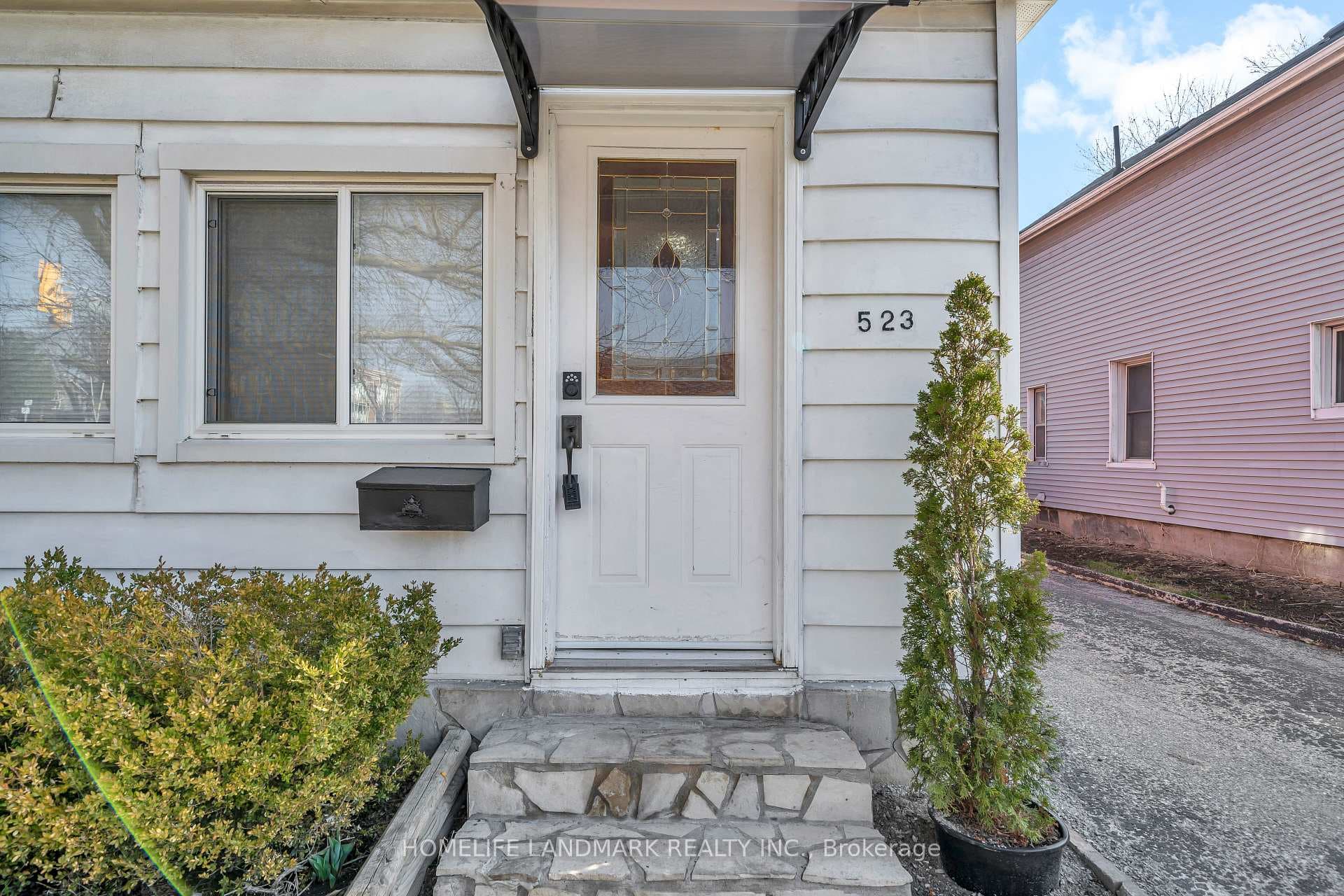 523 Albert Street photo 5