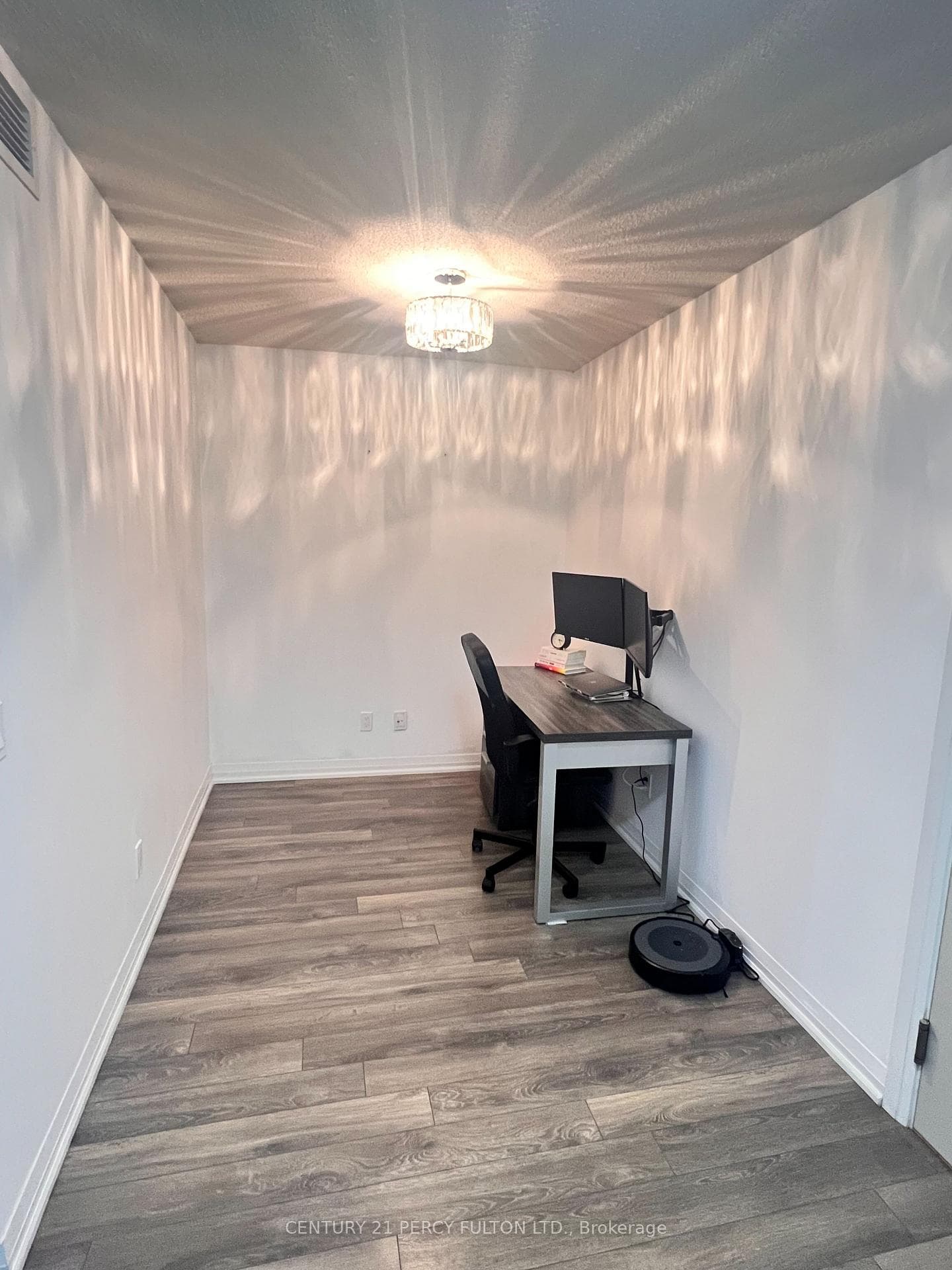 30 Meadowglen Place Unit 1003 photo 5