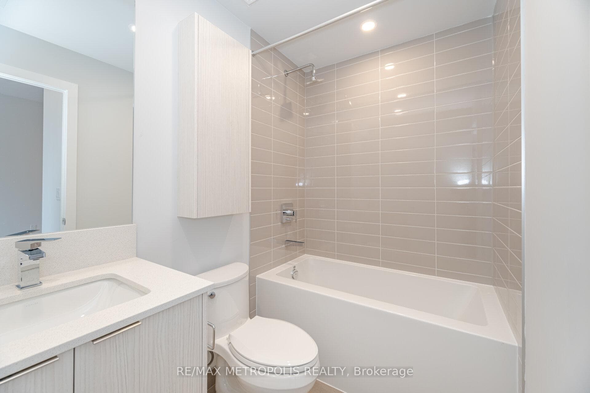 430 Square One Drive Unit 405 photo 25