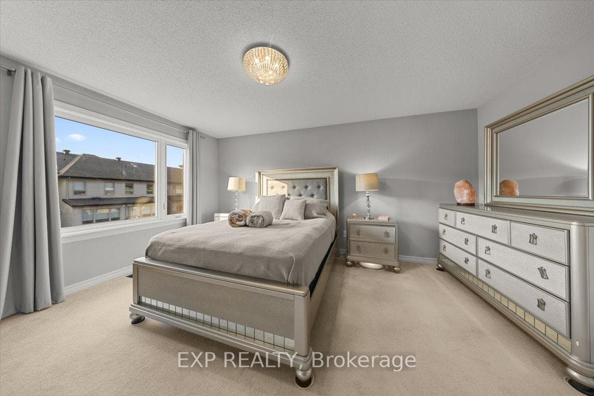 255 Shinleaf Crescent photo 29