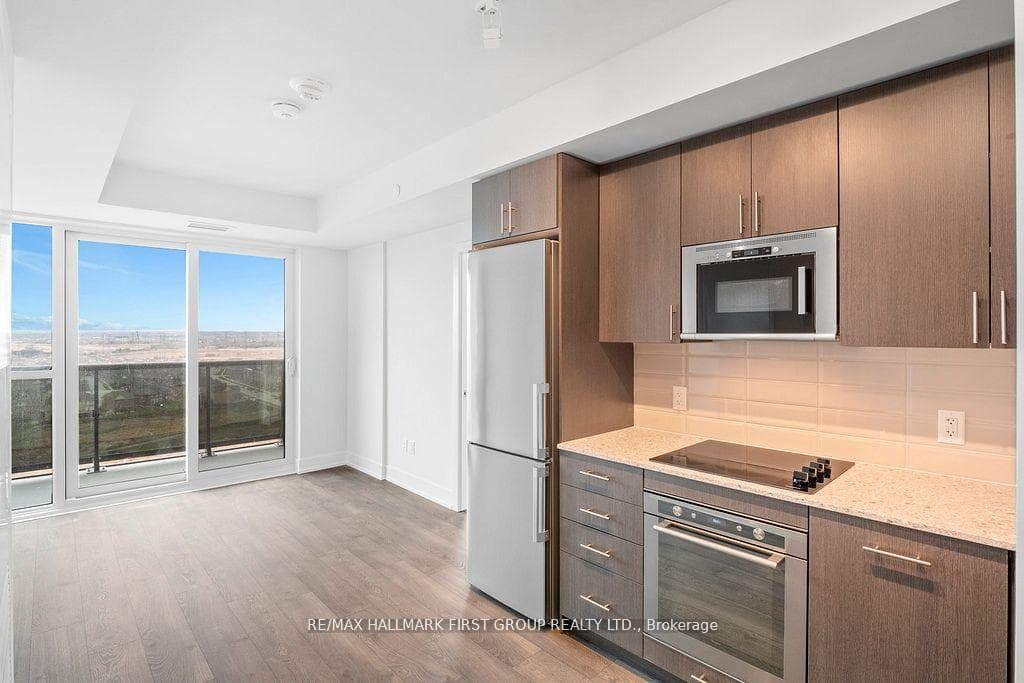 2550 Simcoe Street Unit 1605 photo 4