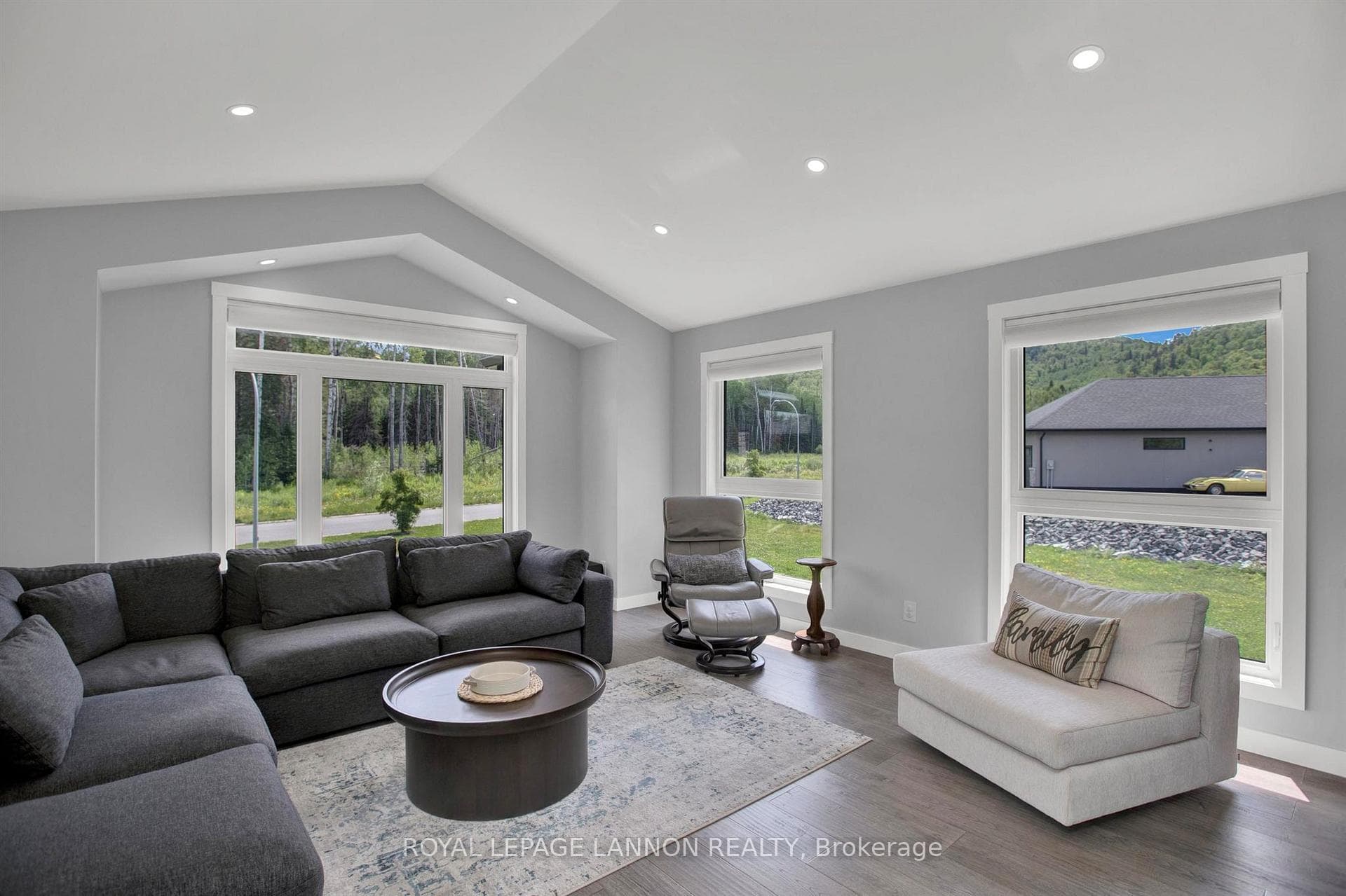 2075 Foothill Drive photo 4