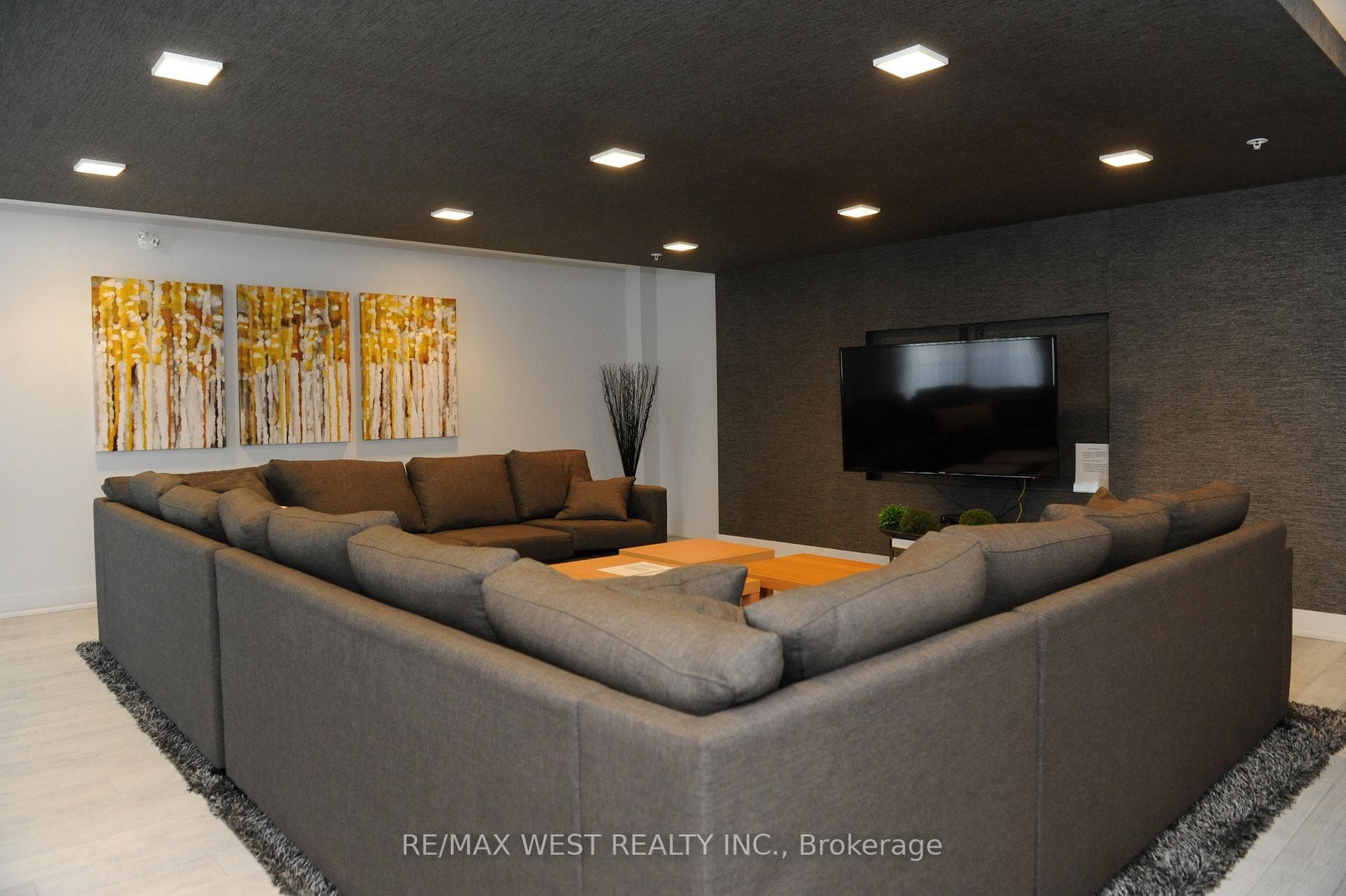 3170 Erin Mills Parkway Unit 109 photo 32