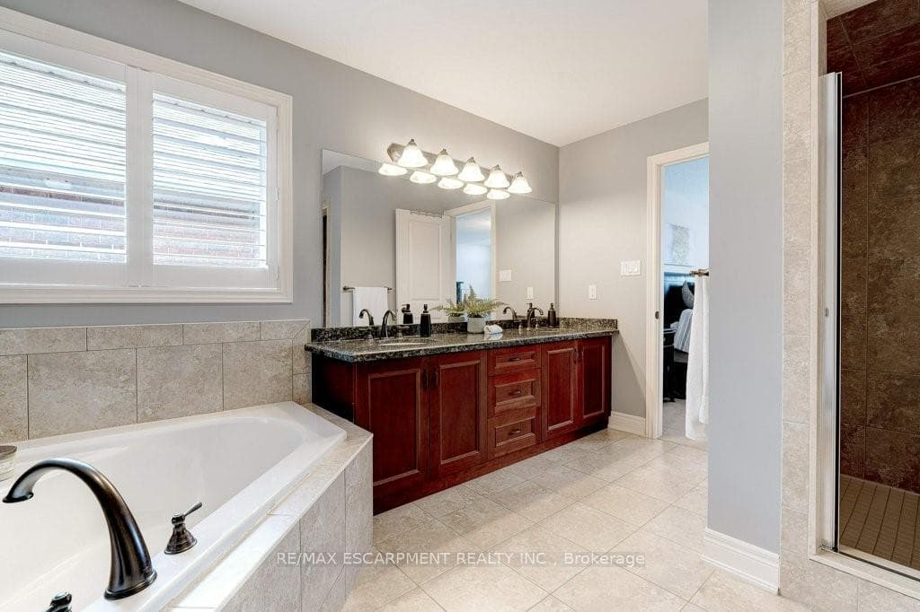 160 Tollgate Drive photo 37