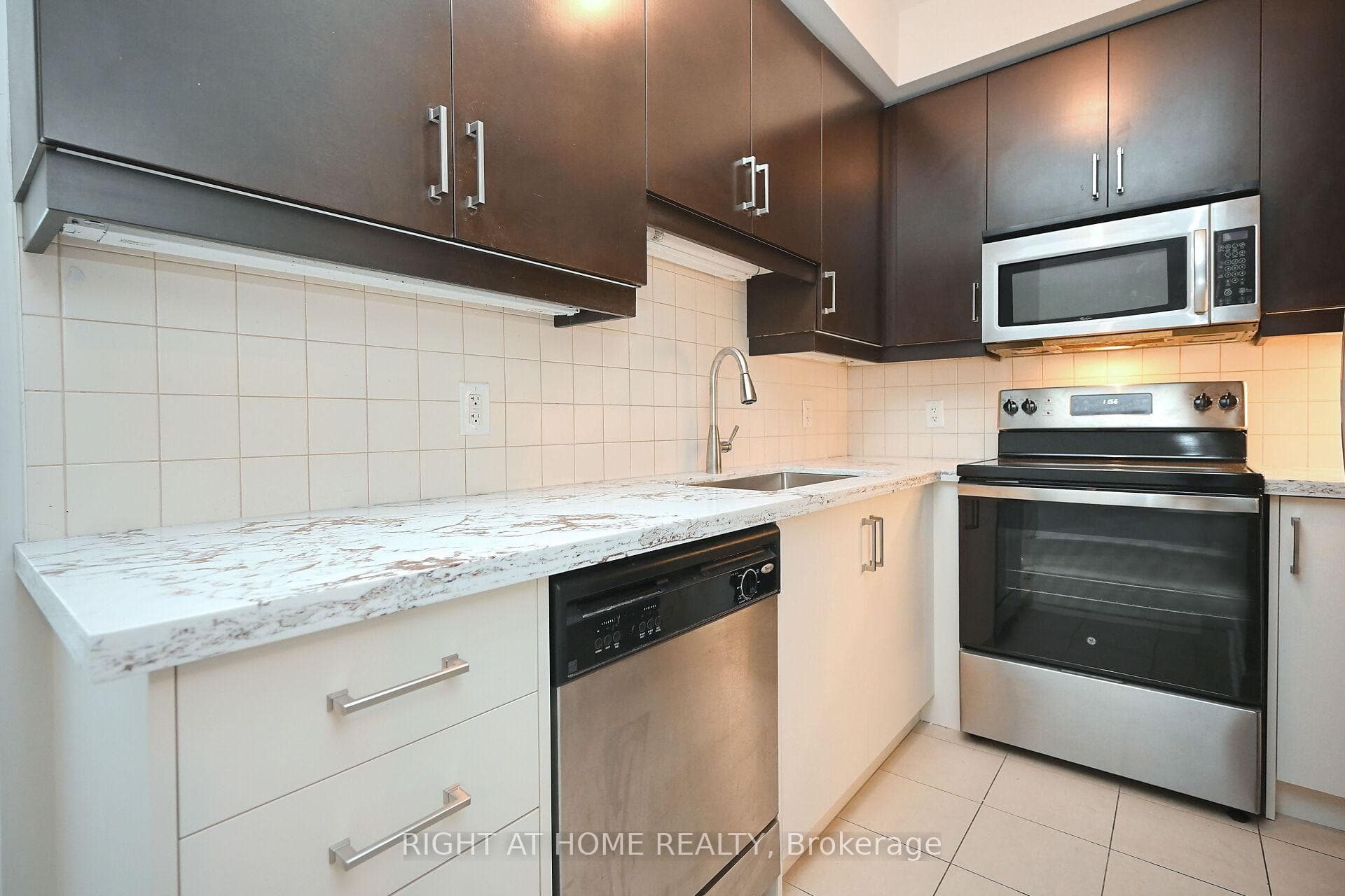 60 Absolute Avenue Unit 1608 photo 7