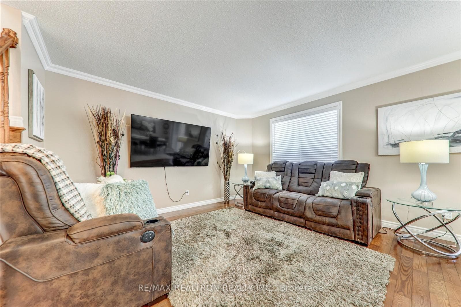 54 Stagemaster Crescent photo 32