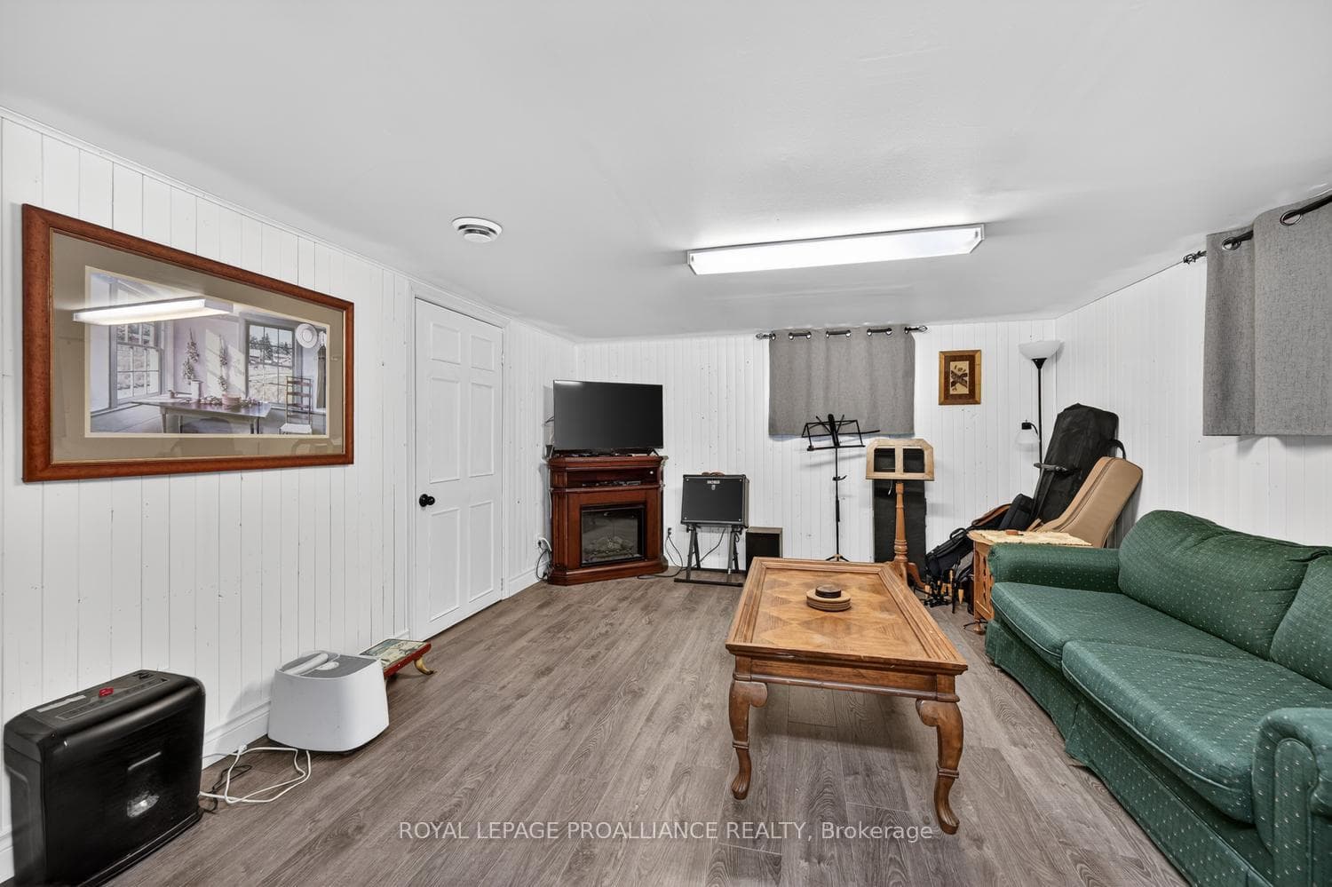 481 McAuley Road photo 23