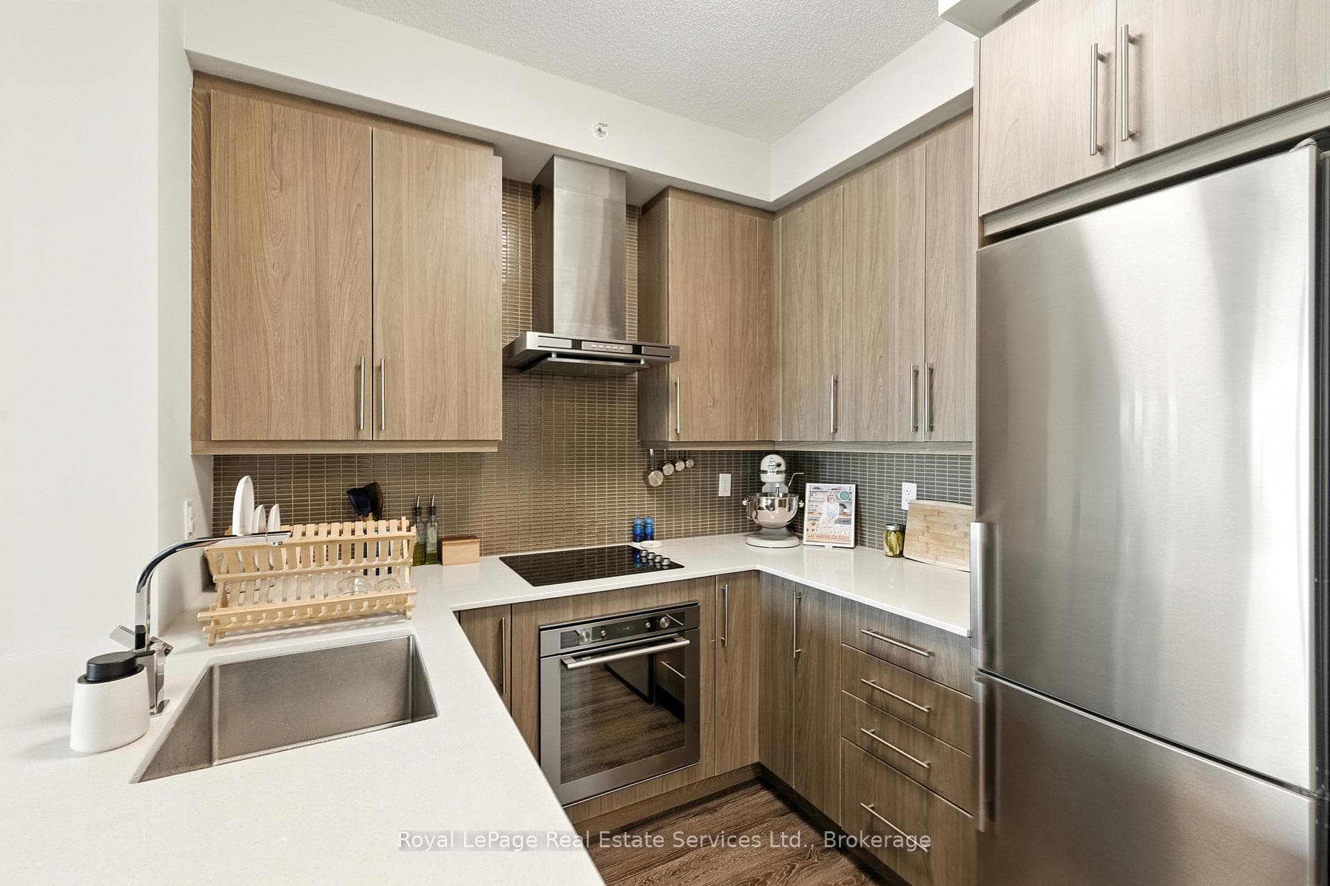 2081 Fairview Street Unit 813 photo 5