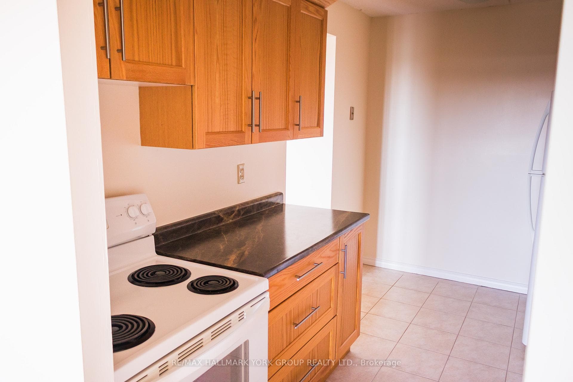 Kitchen offers stove, fridge, dishwasher