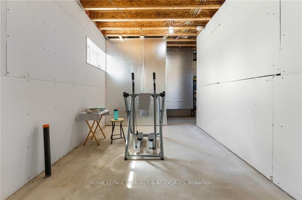 788 LOCKSLEY Road photo 23