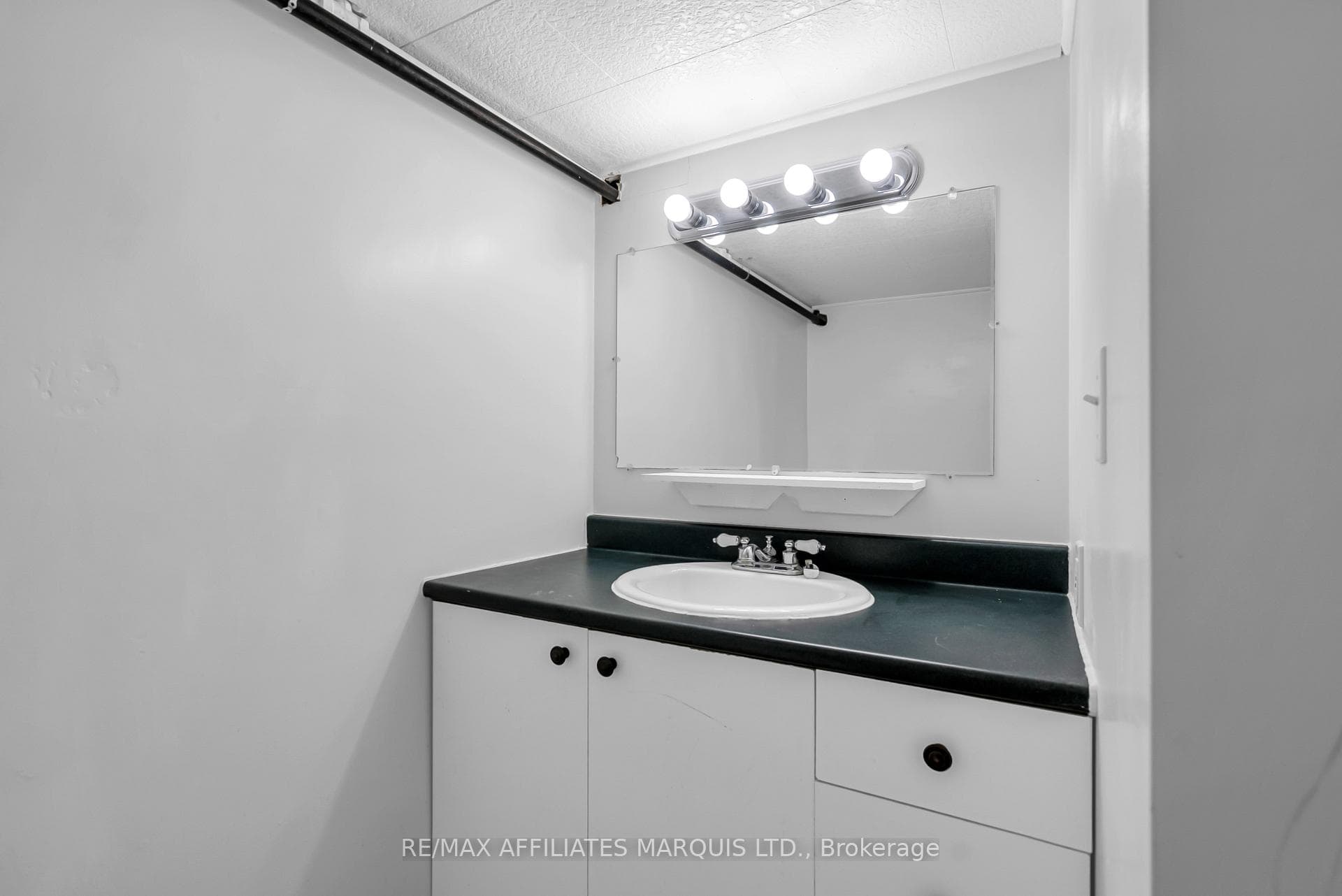 104 Gardner Avenue photo 25