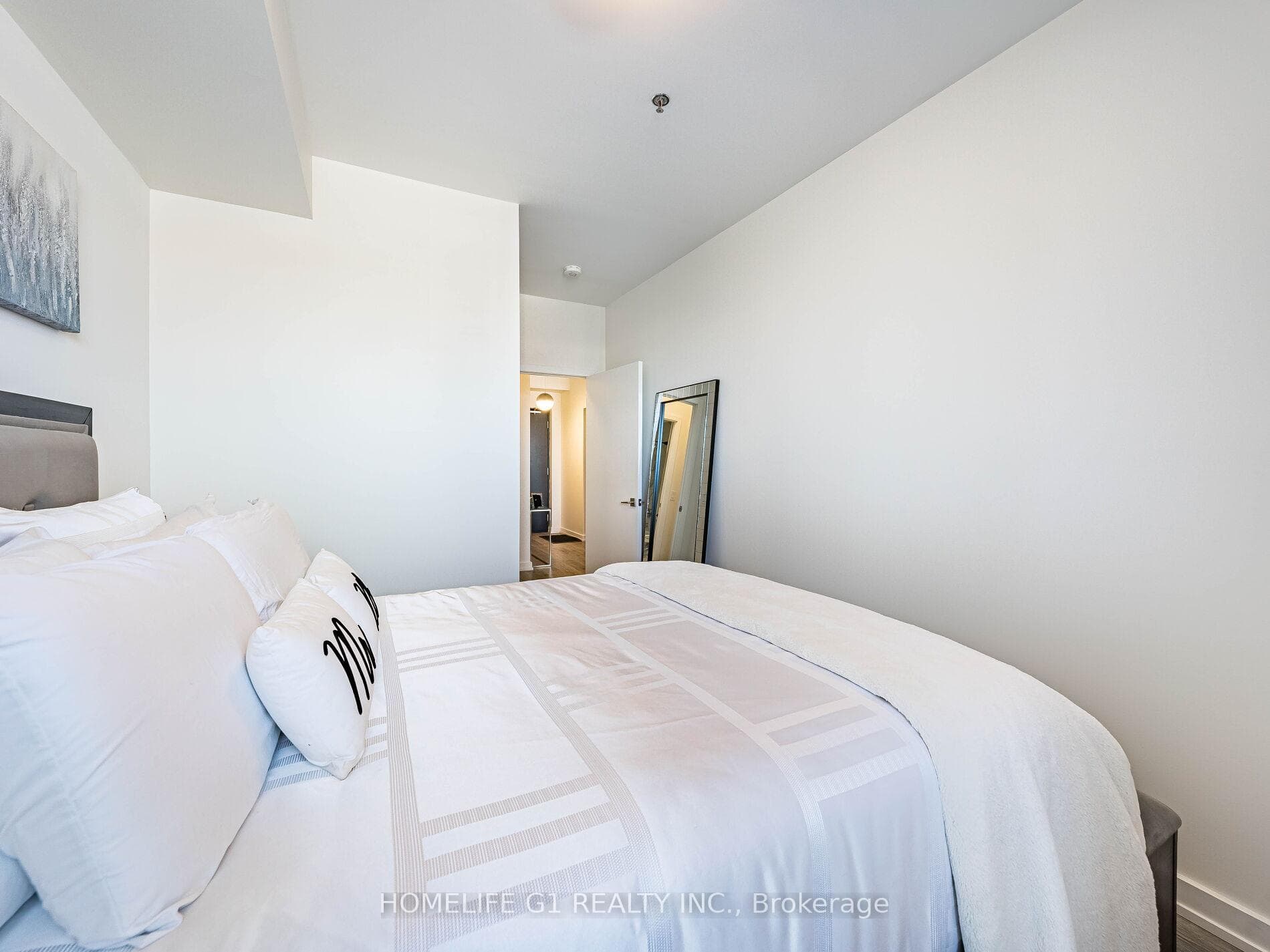 430 Essa Road Unit 217 photo 24