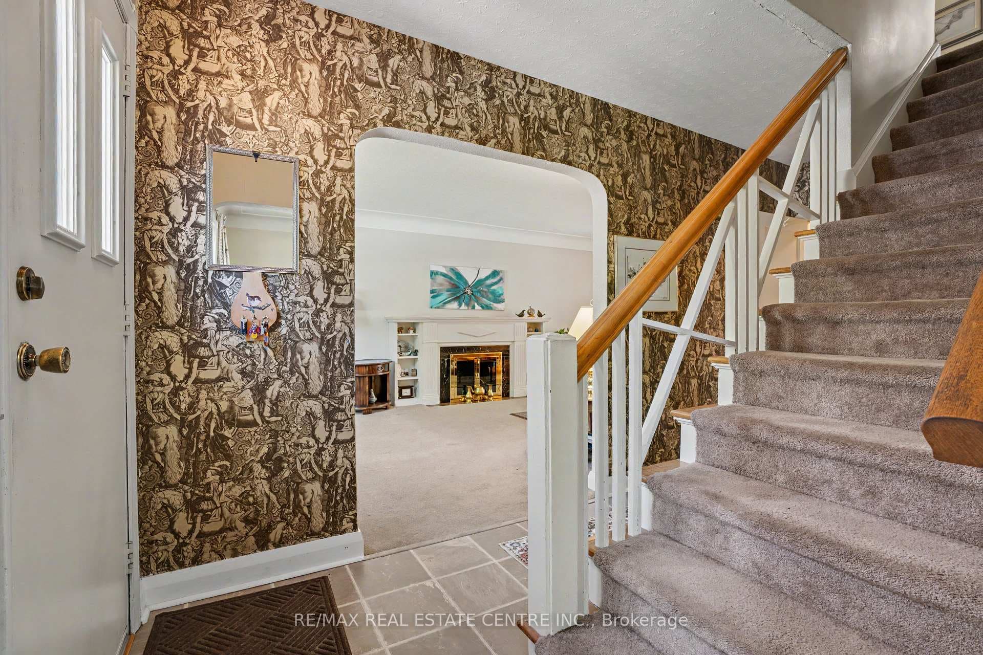 2068 Wellington Avenue photo 5