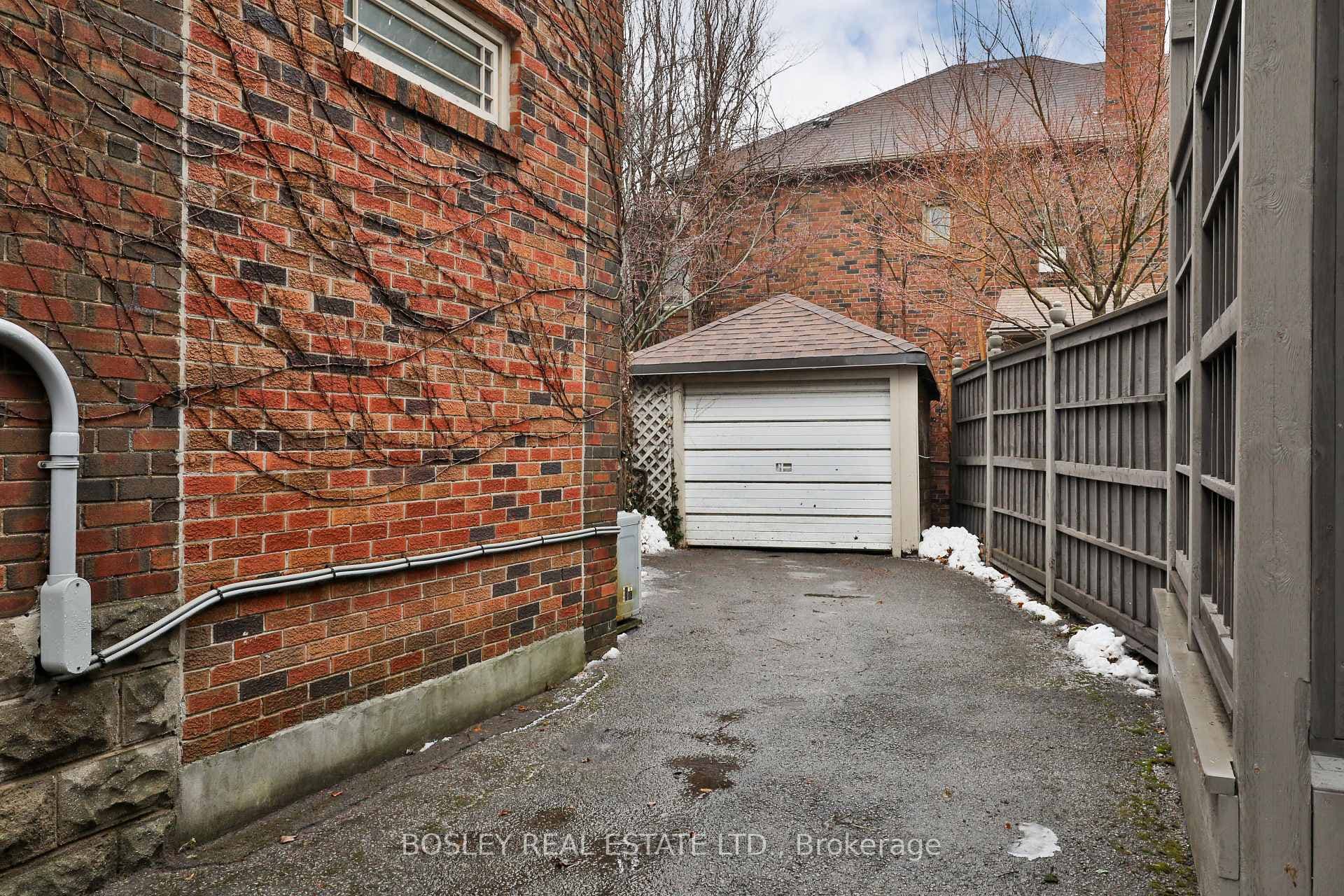 Detached garage