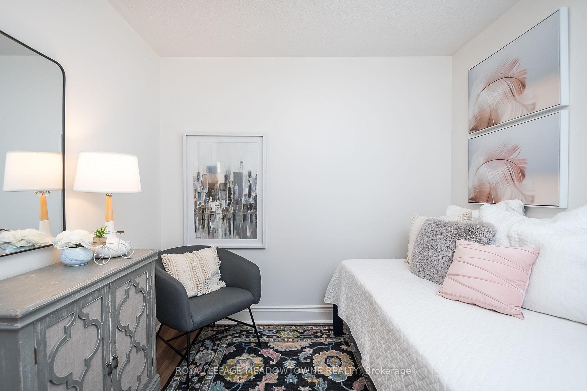 Bedroom - great space for a little one