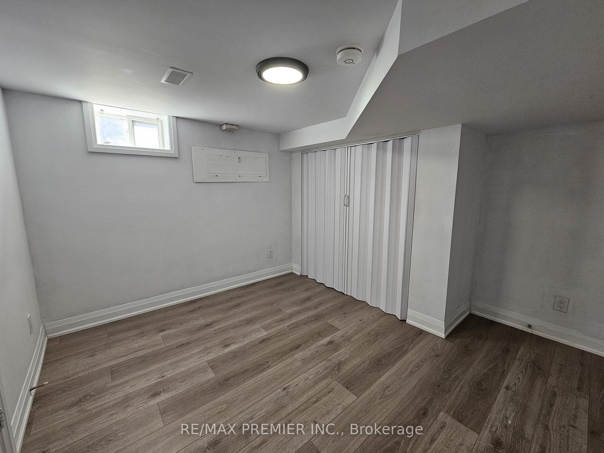 31 Compton Crescent Unit Bsmt Apt A photo 9