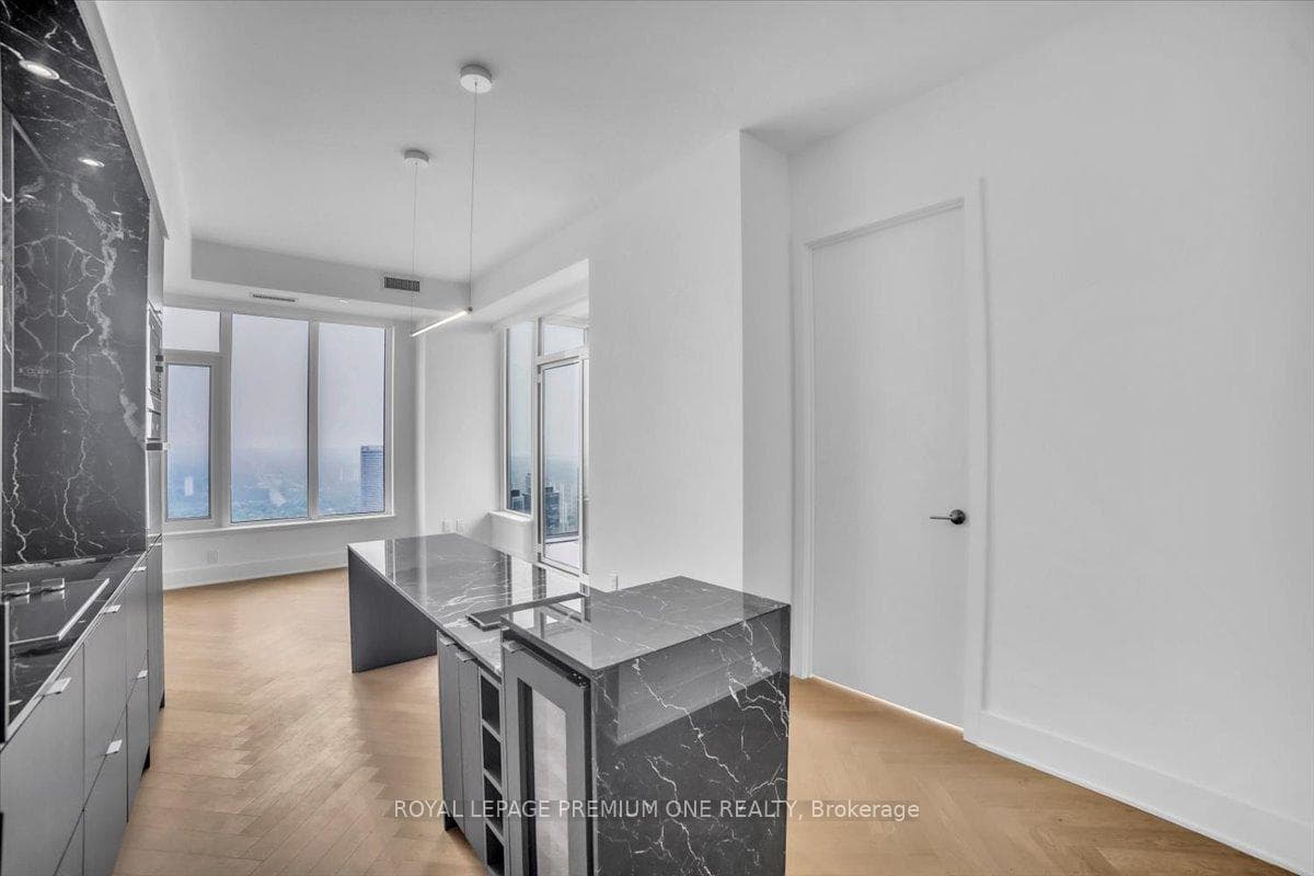 11 Yorkville Avenue Unit 6007 photo 13