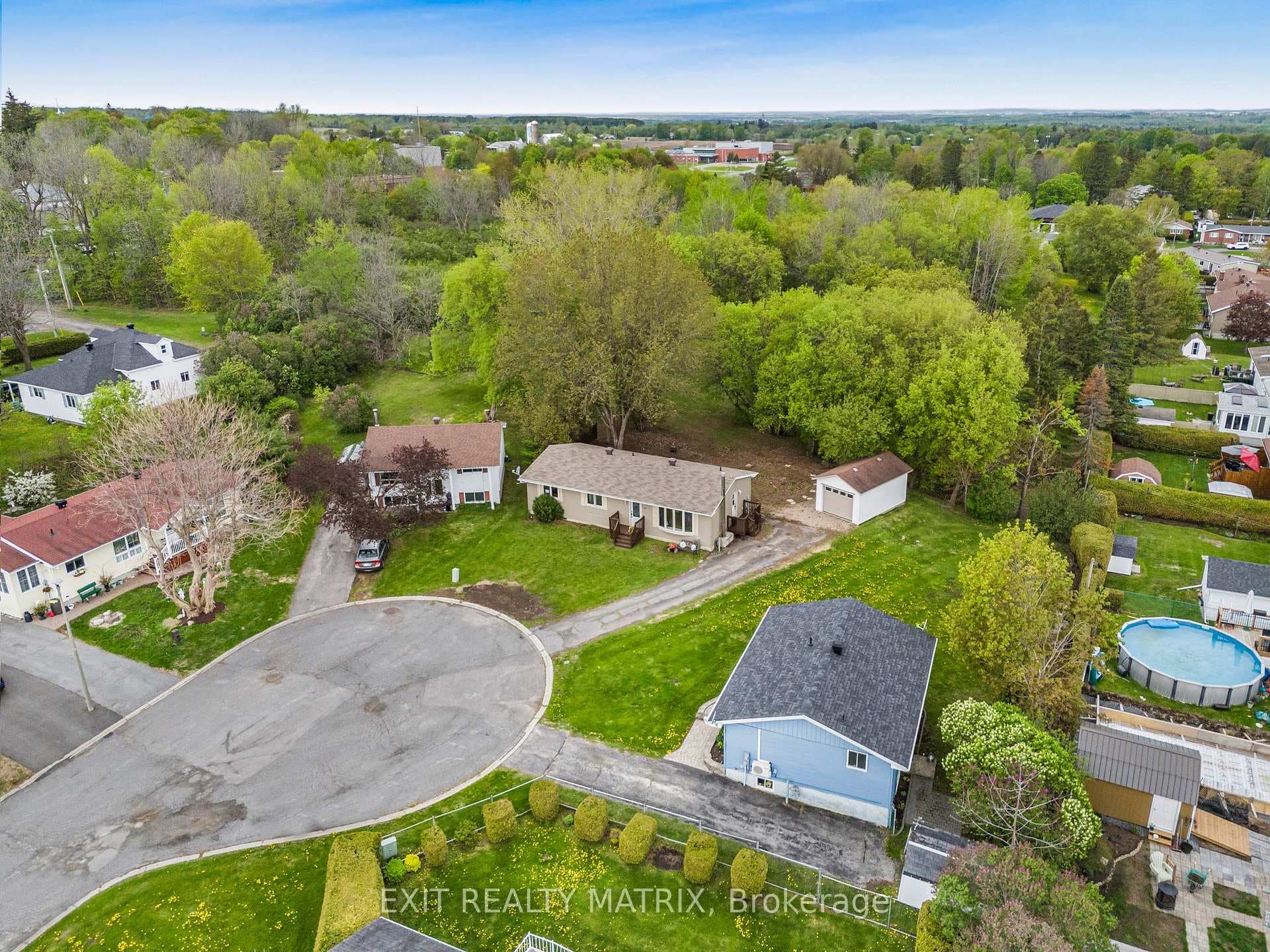 136 Martel Crescent photo 34