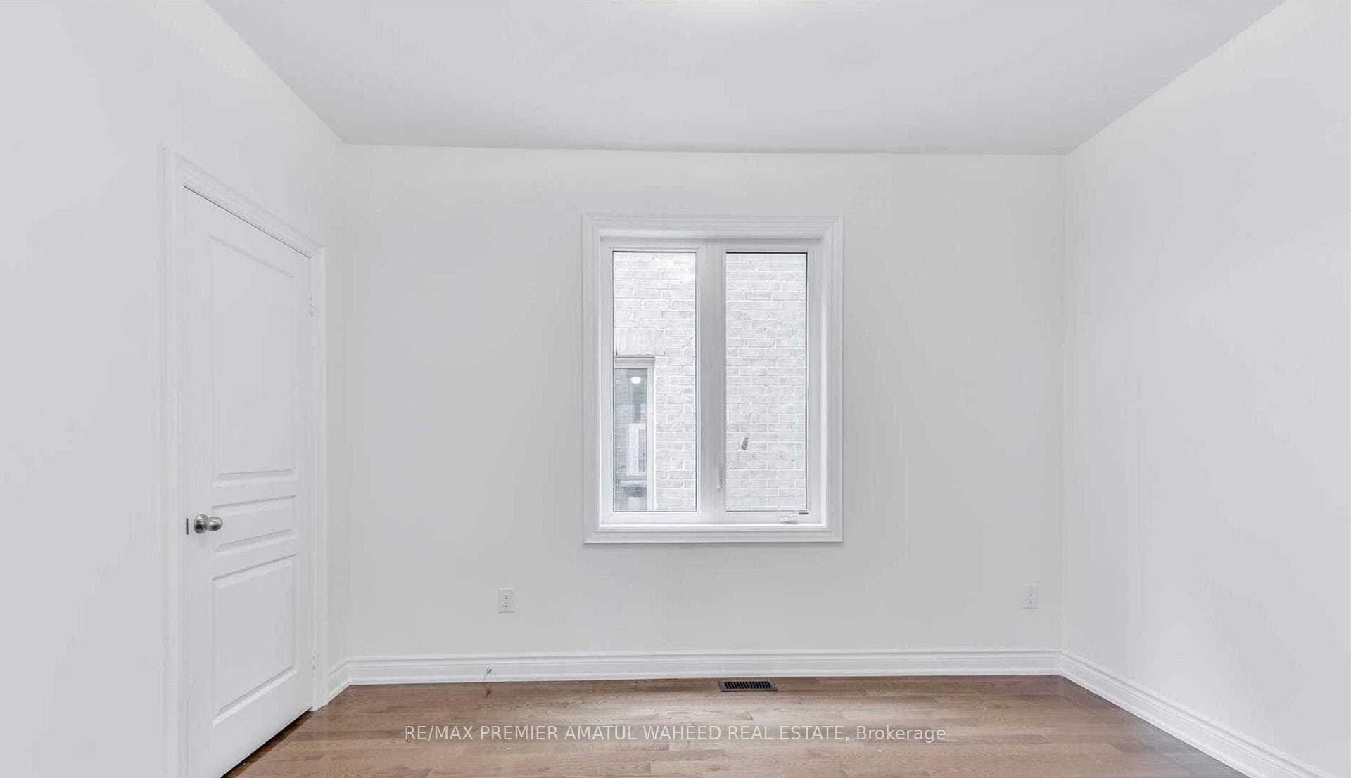 596 Mactier Drive photo 10
