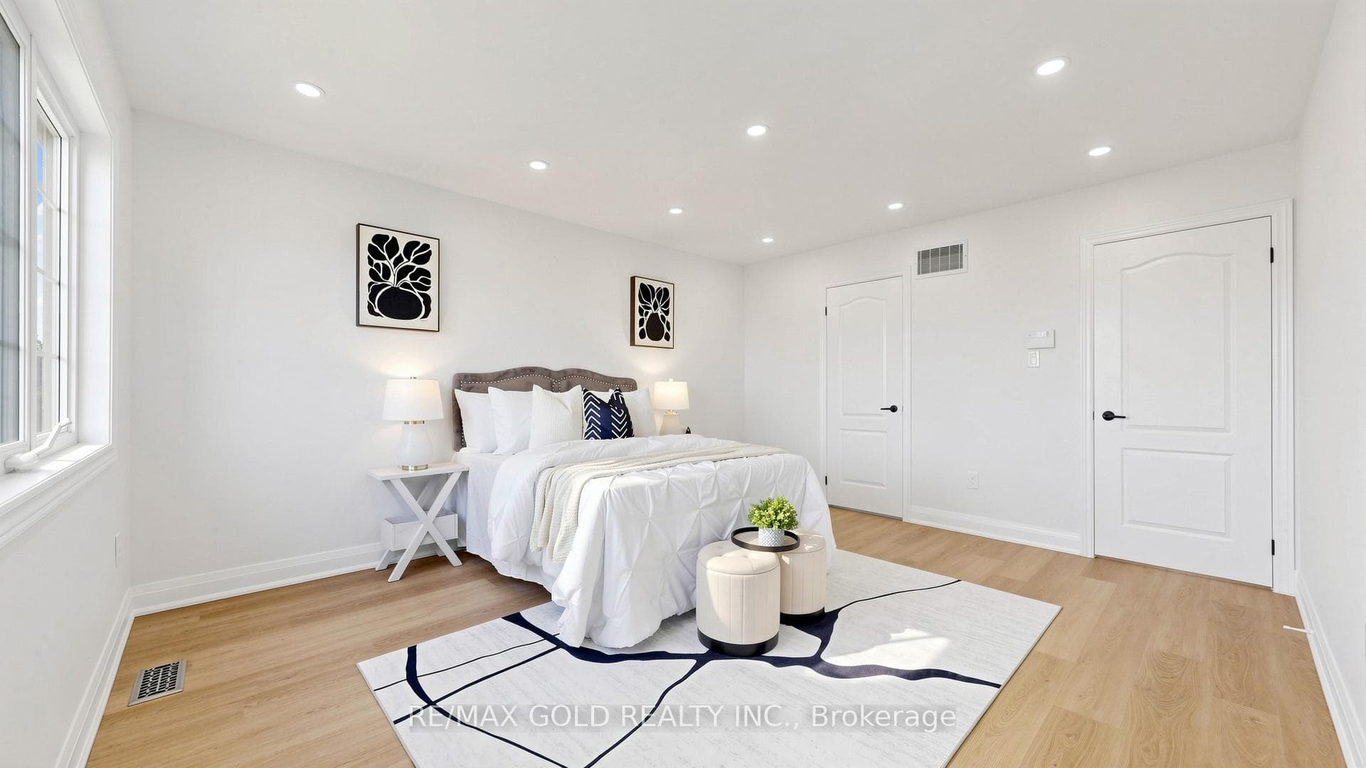 9 Edgewater Court photo 23