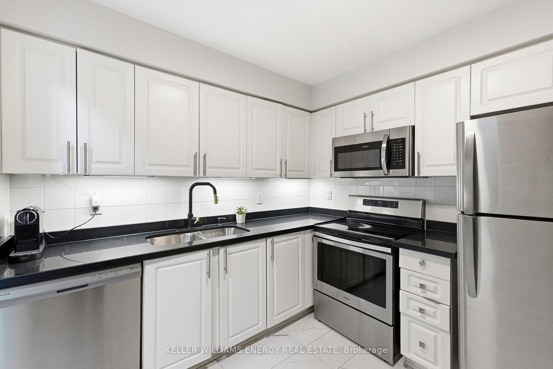 1000 The Esplanade N/A Unit 103 photo 15