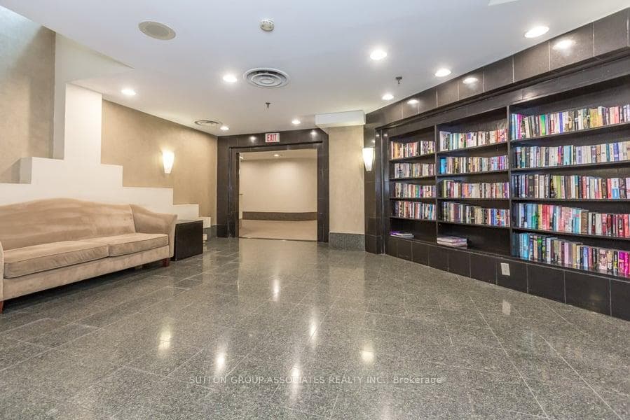 44 Gerrard Street Unit 604 photo 12