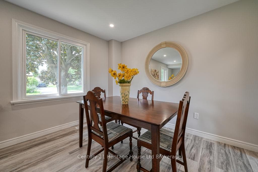 1003 B Nesbitt Crescent photo 11