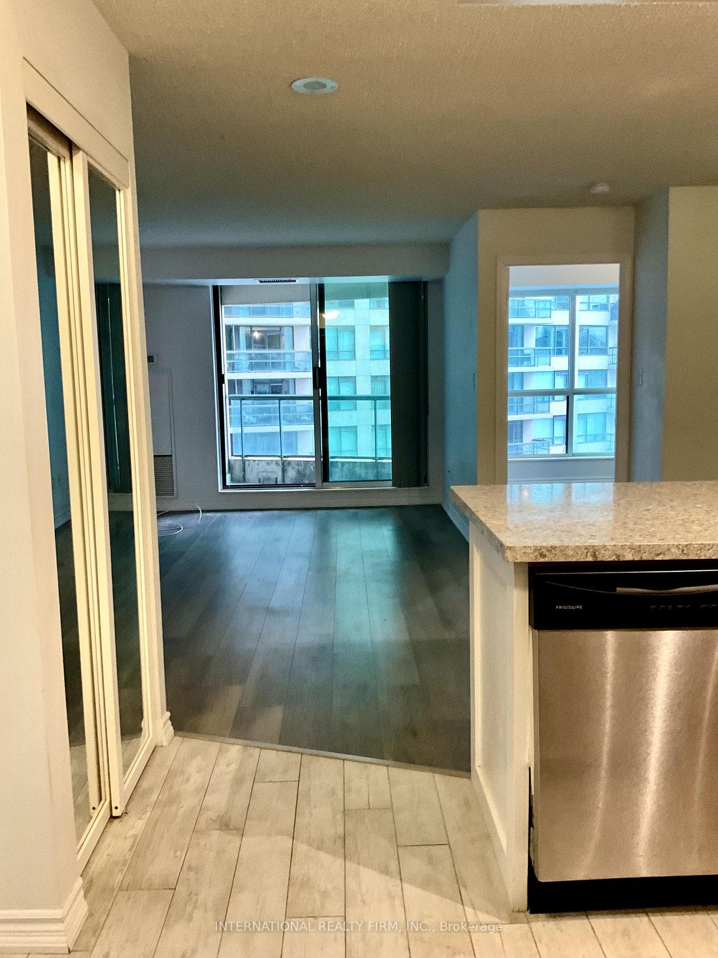 7 LORRAINE Drive Unit 709 photo 3