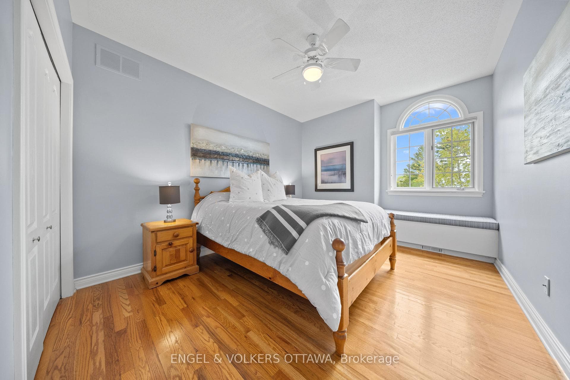 1014 Stormont Street photo 19