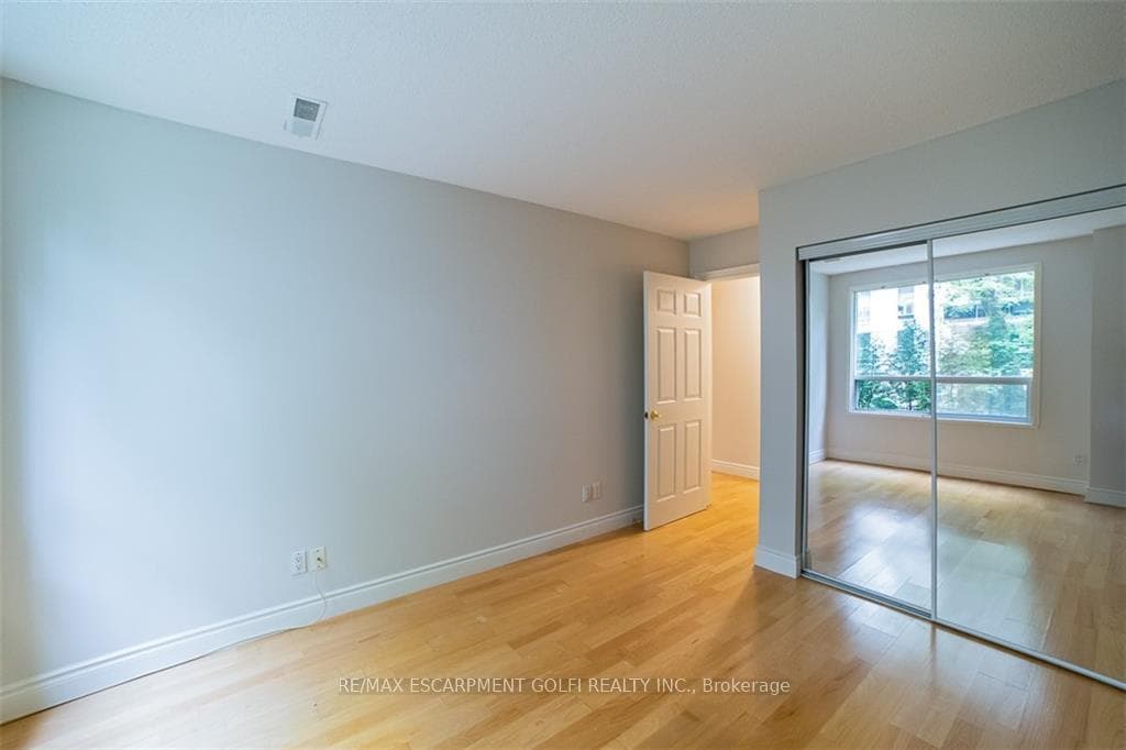 5188 Lakeshore Road Unit 104 photo 14