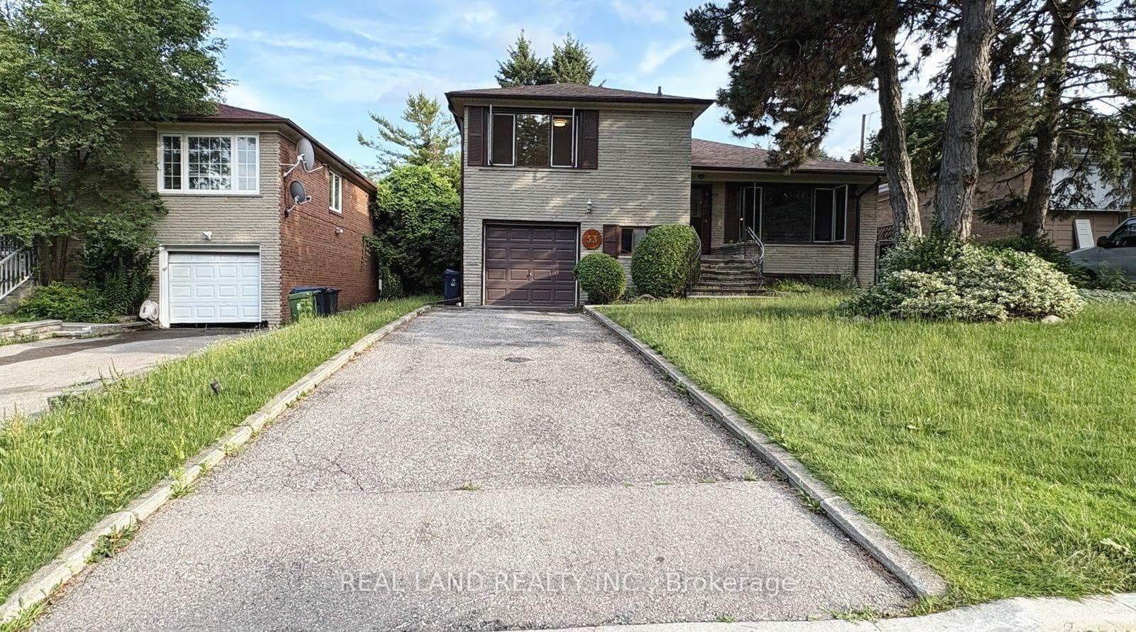 53 Lloydminster Crescent photo 2