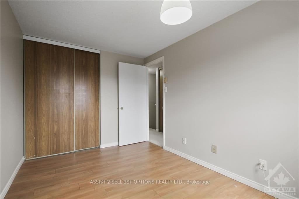 5 WOODVALE Unit A photo 15