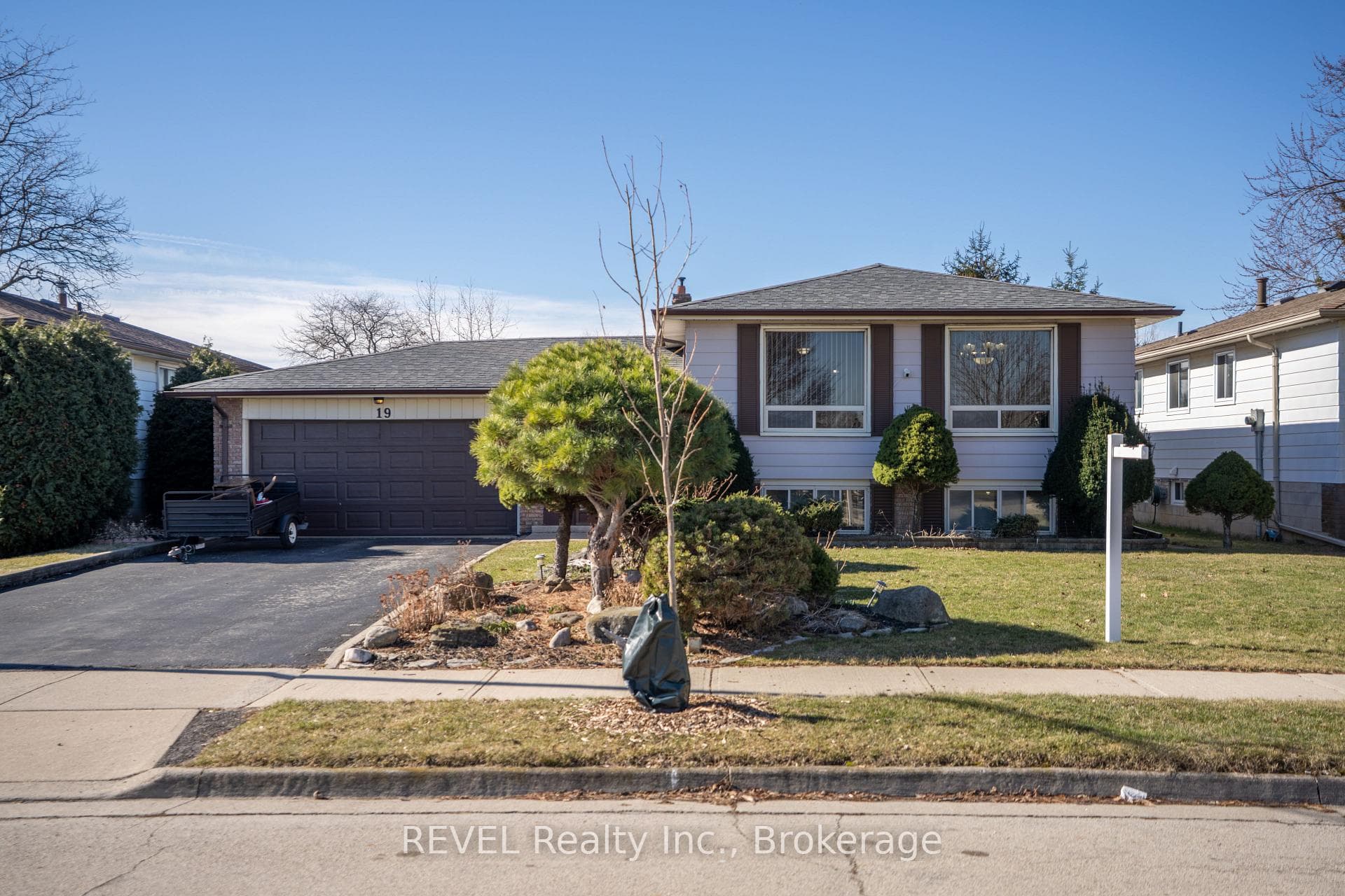 19 Lynwood Drive photo 2