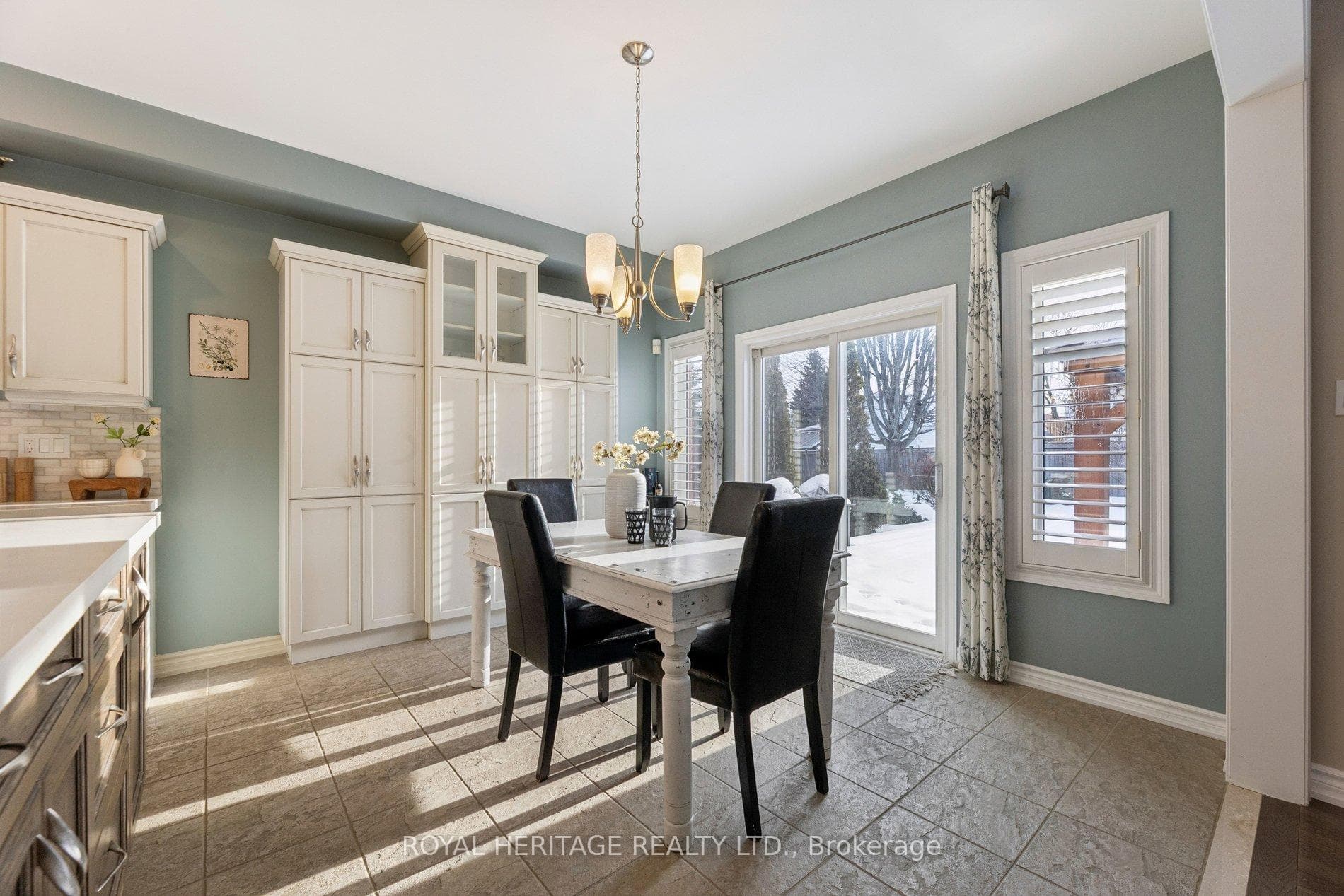 63 Laprade Square photo 21