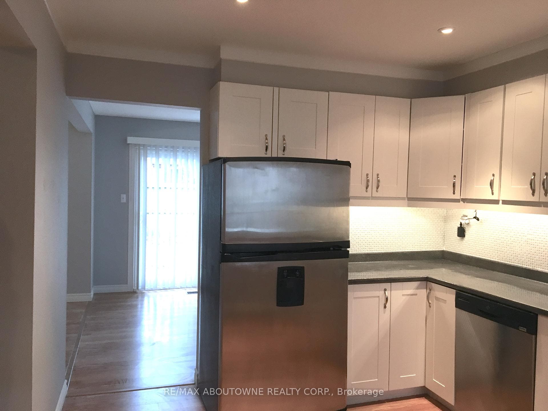 1550 Grosvenor Street Unit 25 photo 12