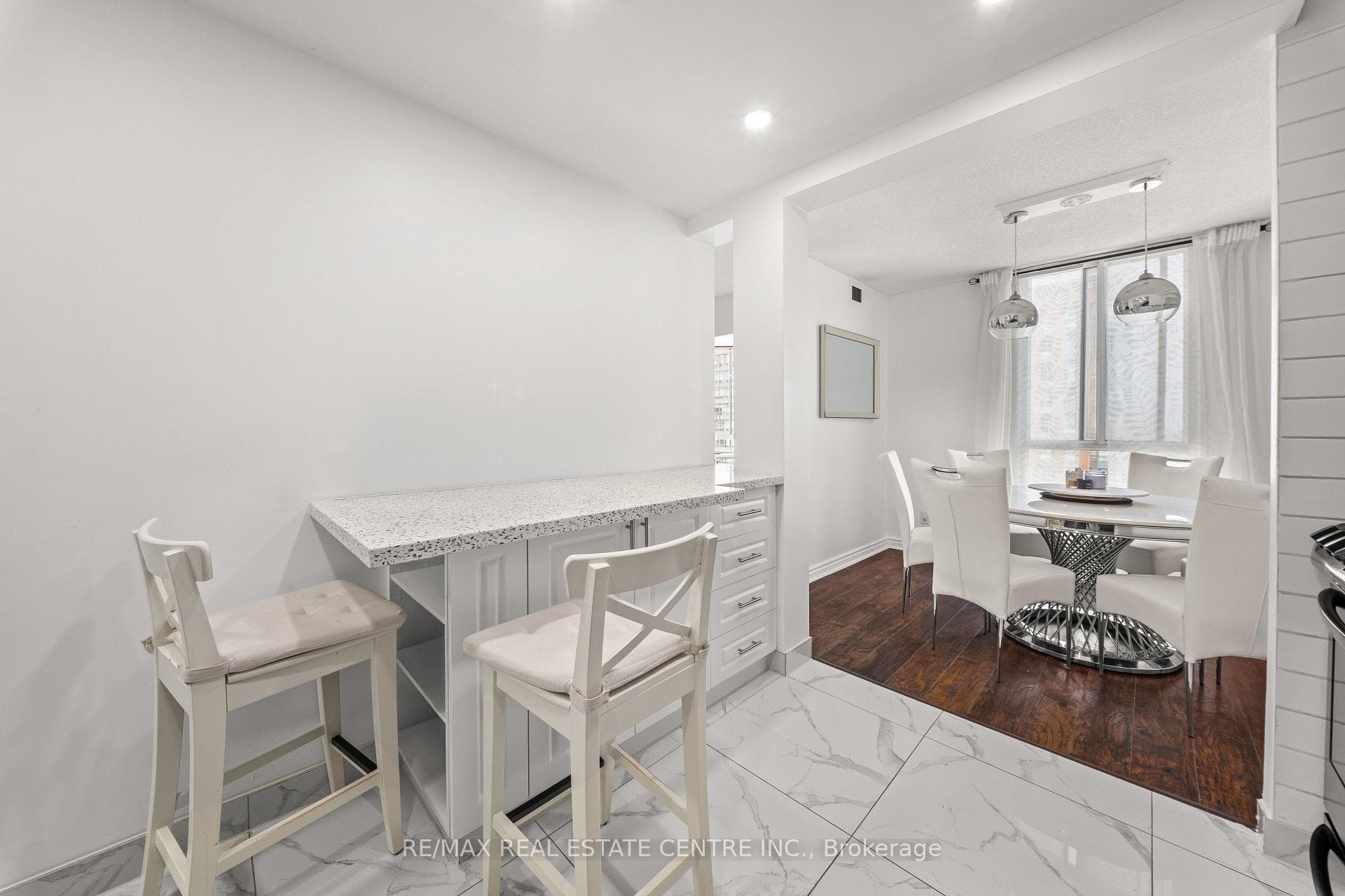 145 Hillcrest Avenue Unit 1907 photo 16