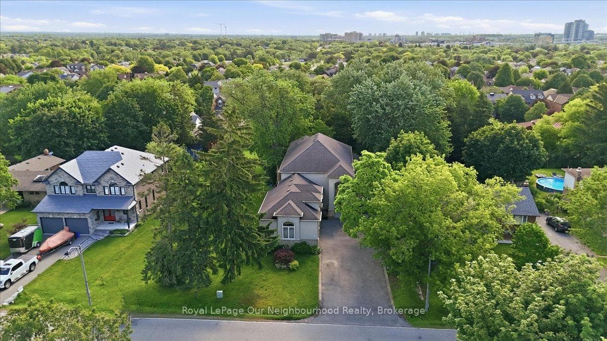 1879 Appleview Road photo 2