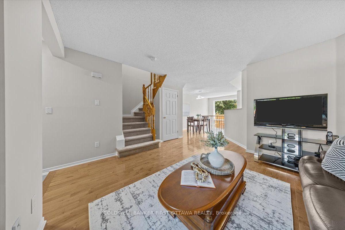 46 MARGRAVE Avenue photo 3