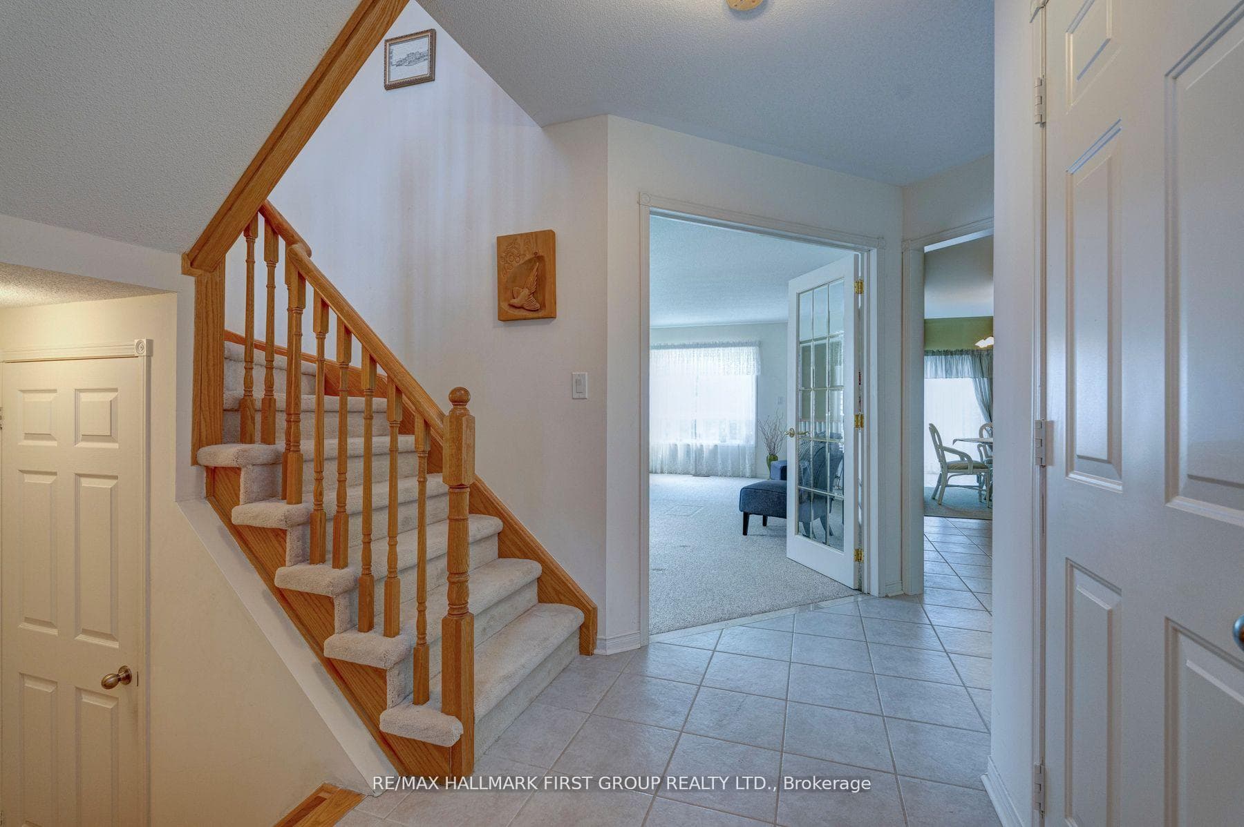 1300 Ashgrove Crescent photo 14