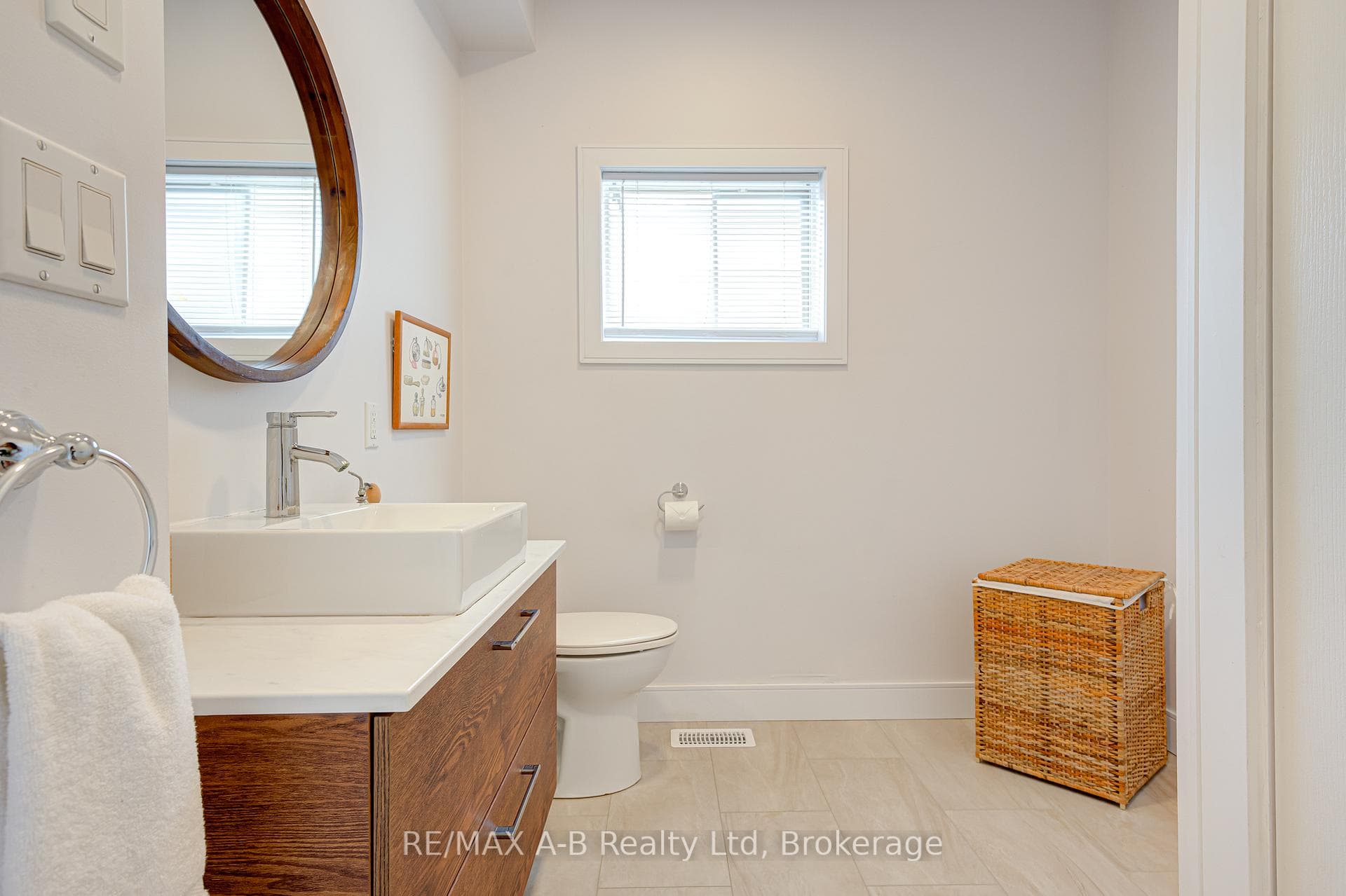 261 Albert Street photo 25