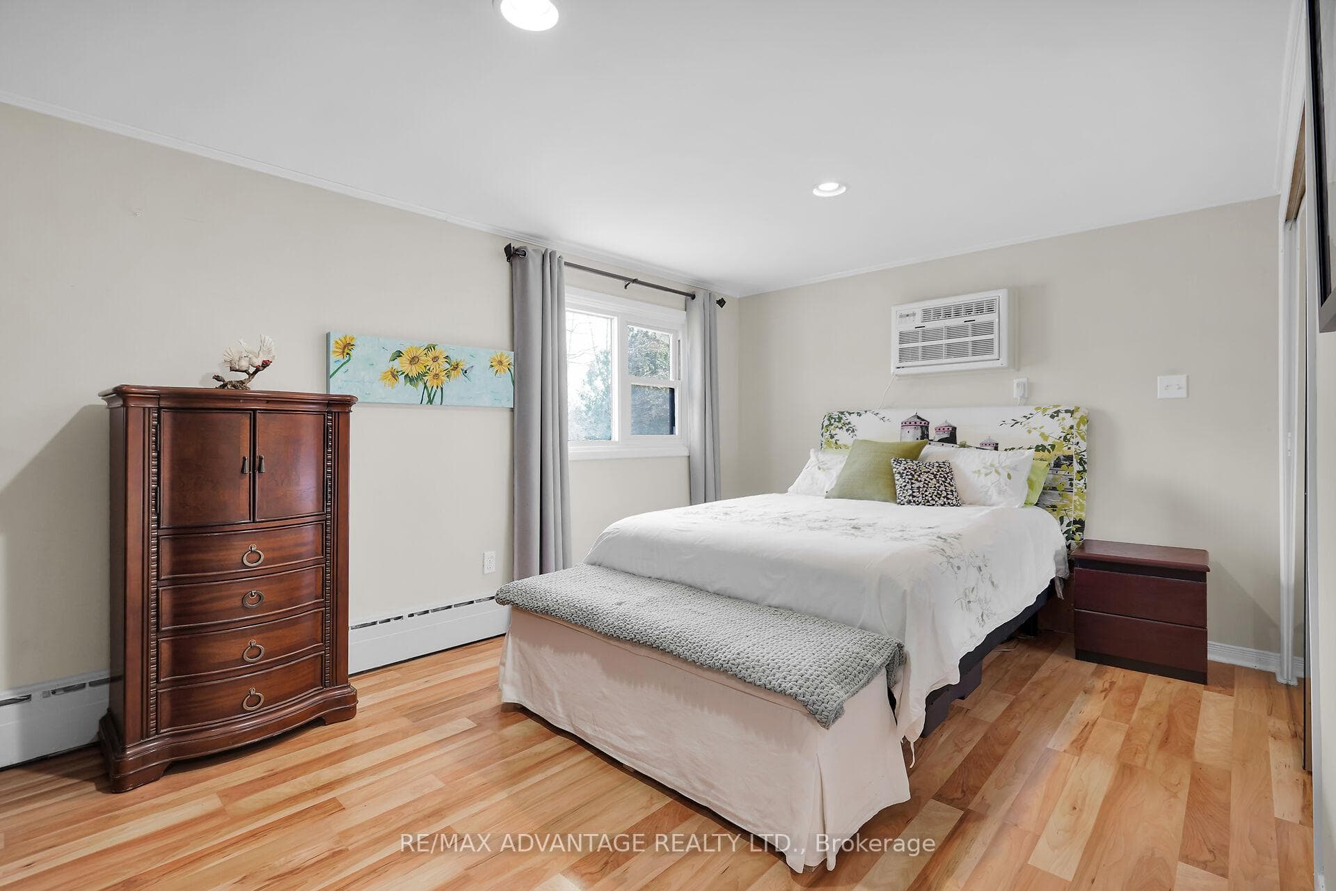2678 Dorchester Road photo 16