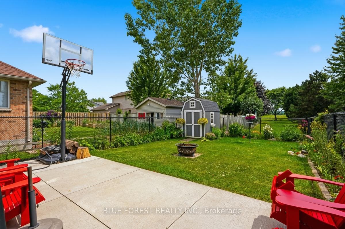 1367 Reardon Boulevard photo 40
