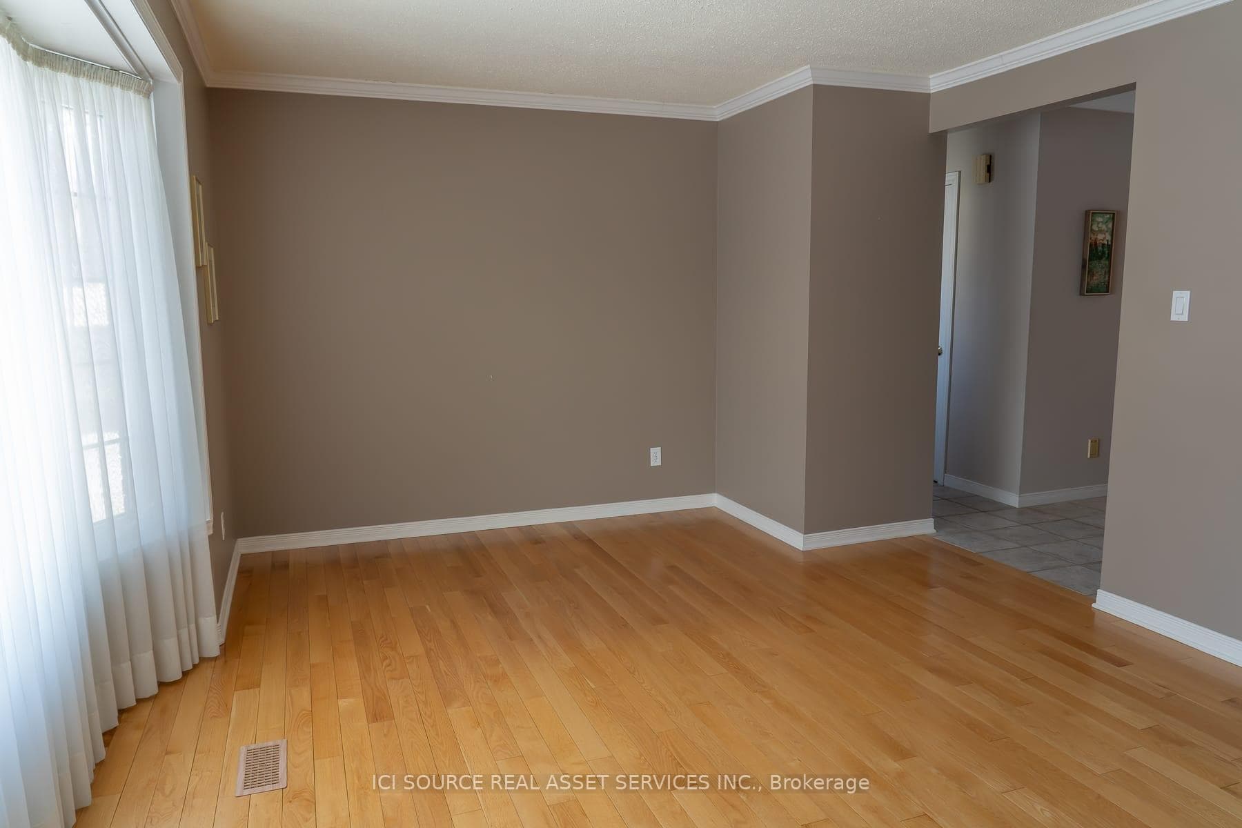 768 Vinette Crescent photo 7